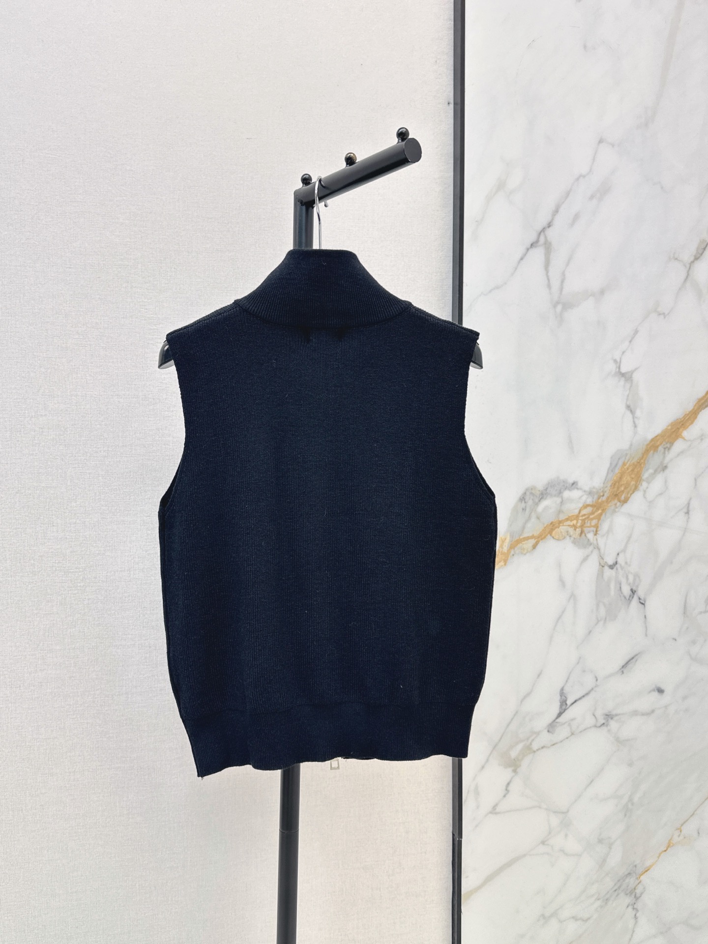 Celi 26fw knit vest