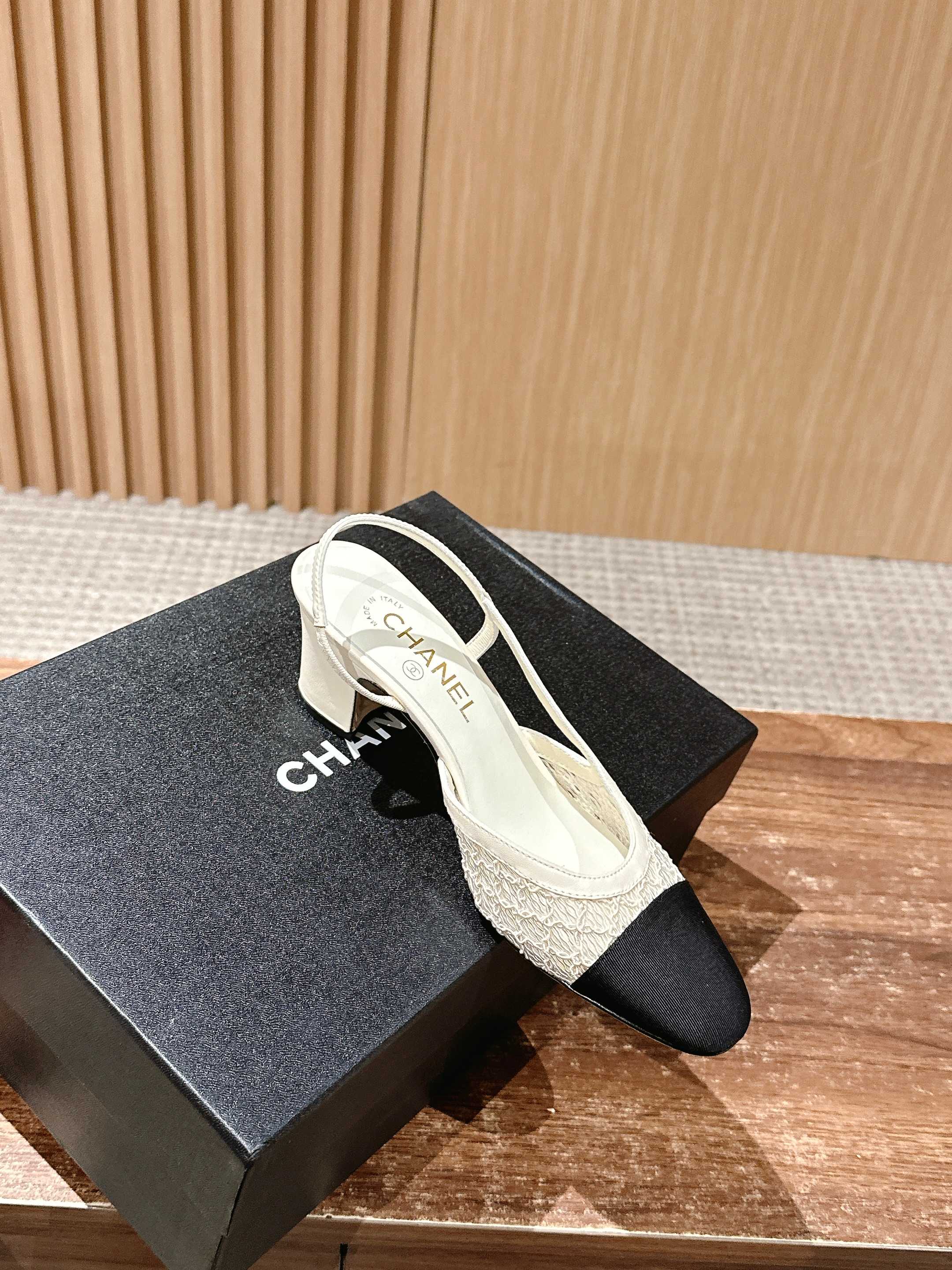 Chan 25fw lace slingback chunky heels