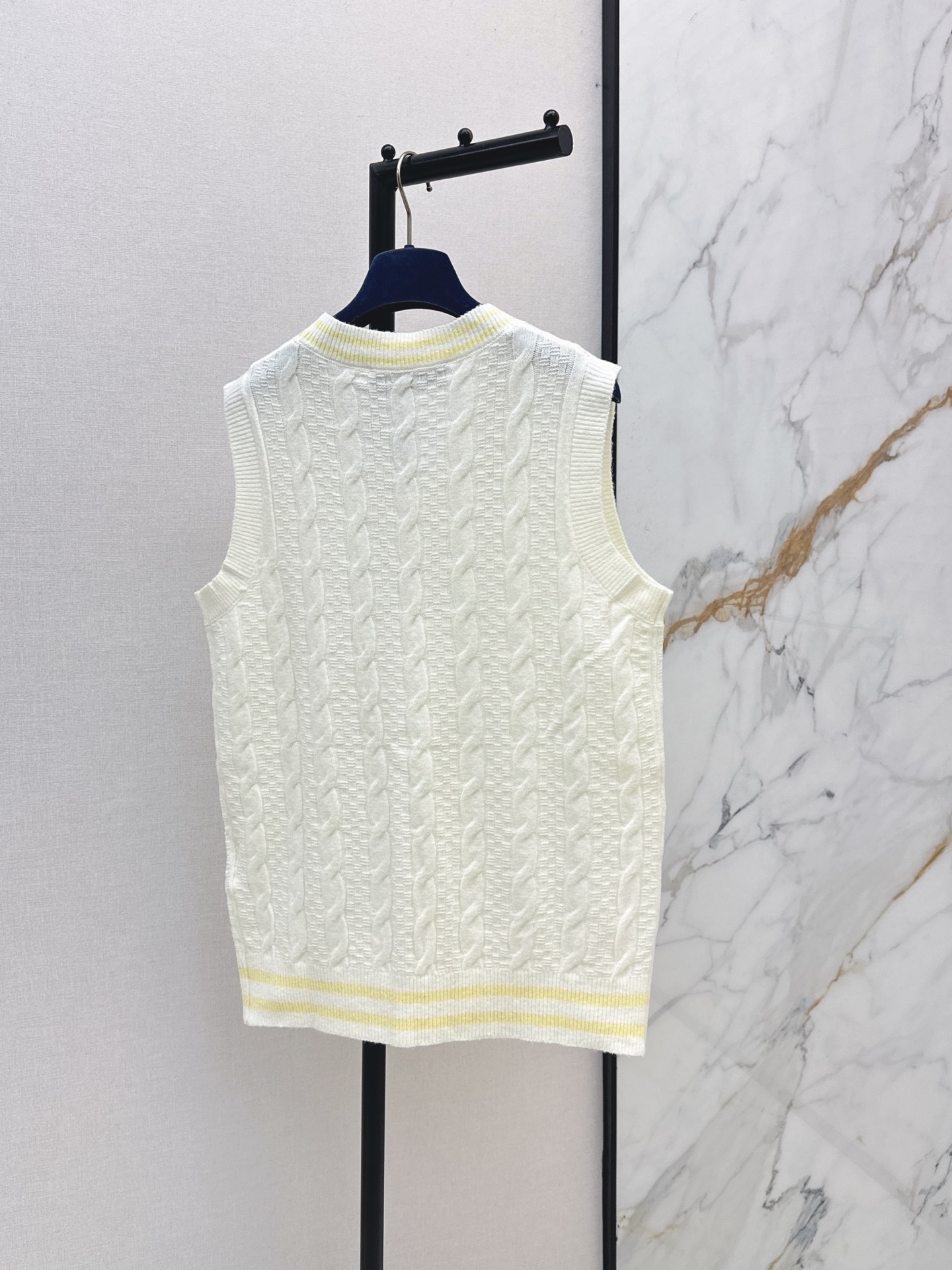Loui 26fw rhinestone knit vest