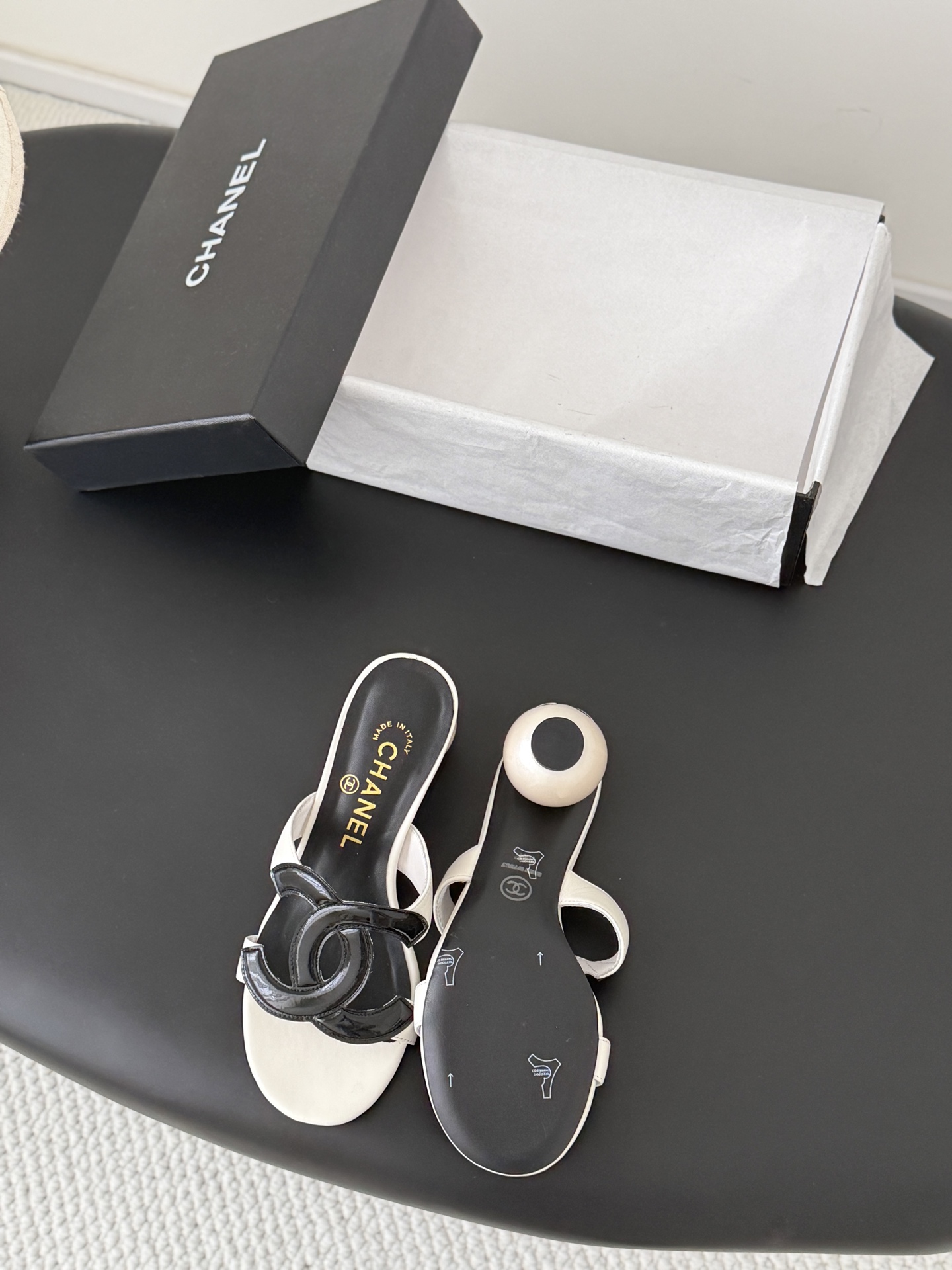 Chan 26ss chunky heel sandals