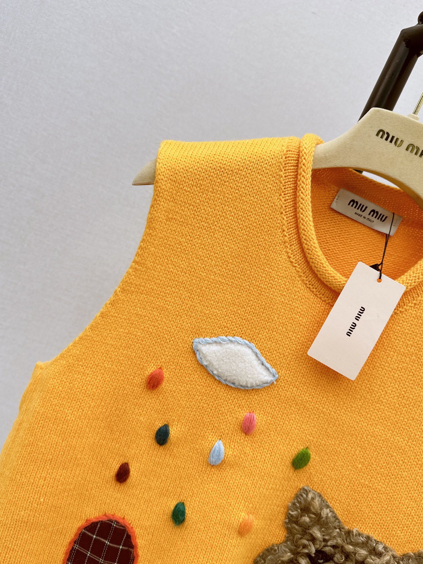 Miu 26fw embroidery knit vest