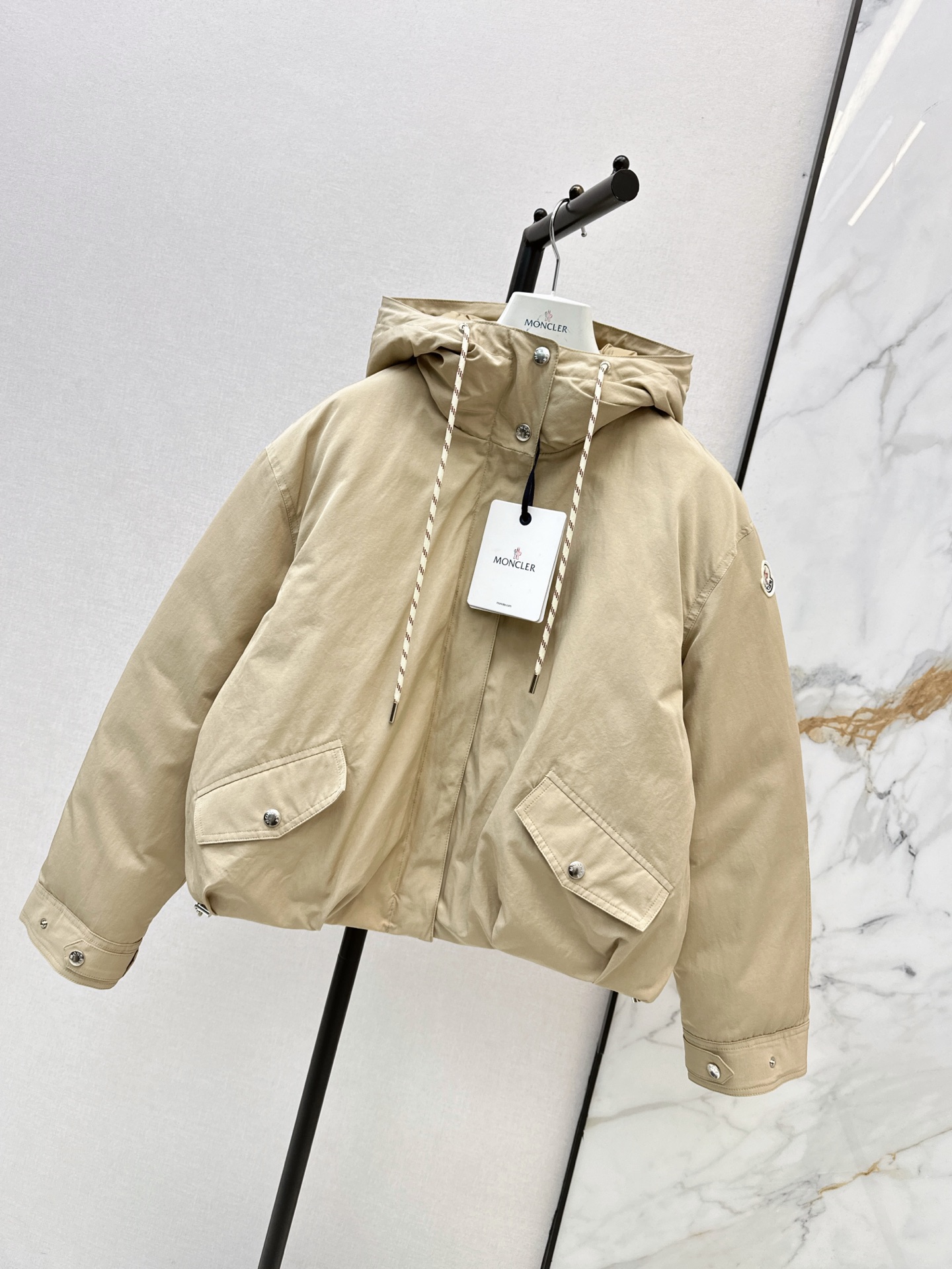 Monc 26fw hooded cropped down jacket