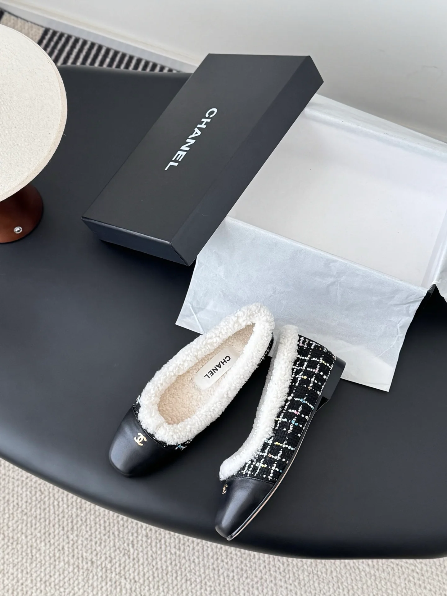 Chan 25fw fleece lined flats