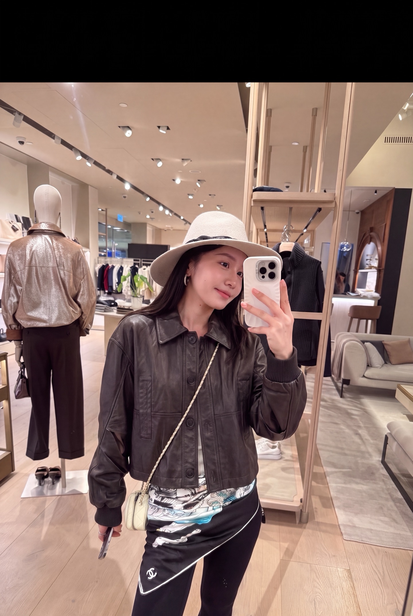 Brun 26fw cropped leather jacket
