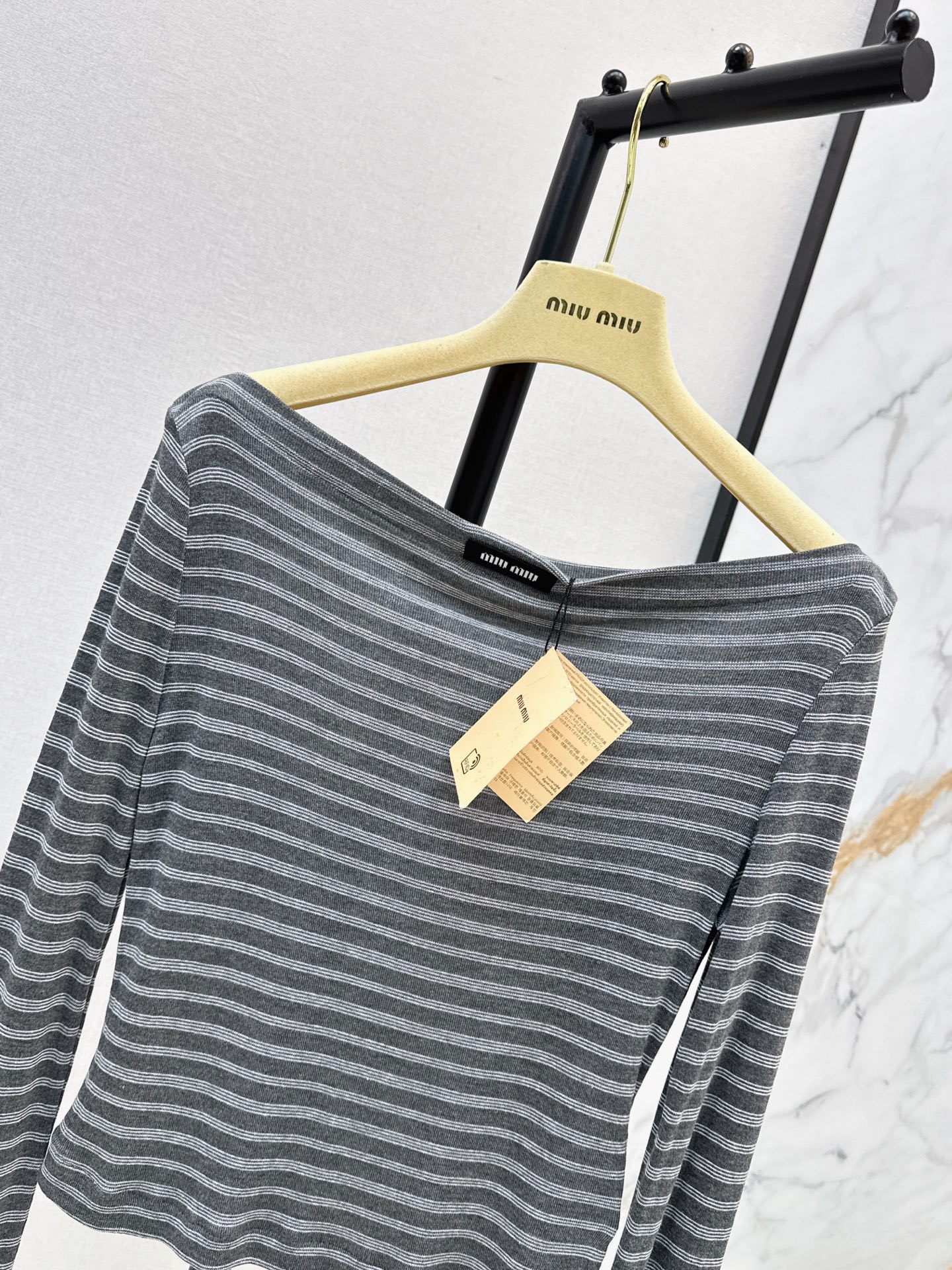 Miu 26fw off shoulder top