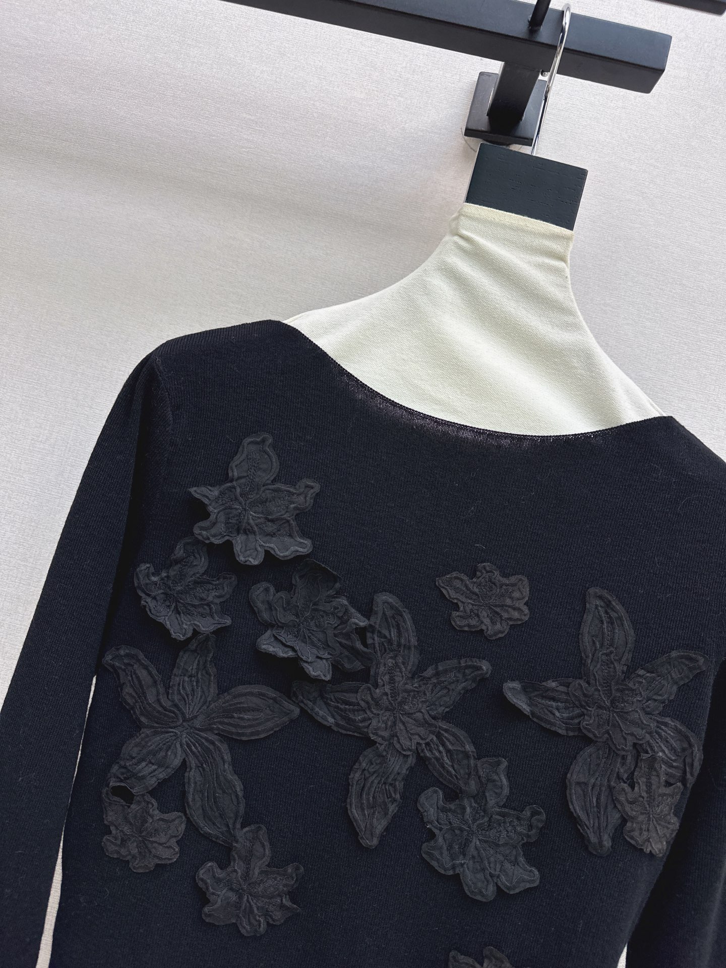 ES 26fw lace embroidery knit sweater