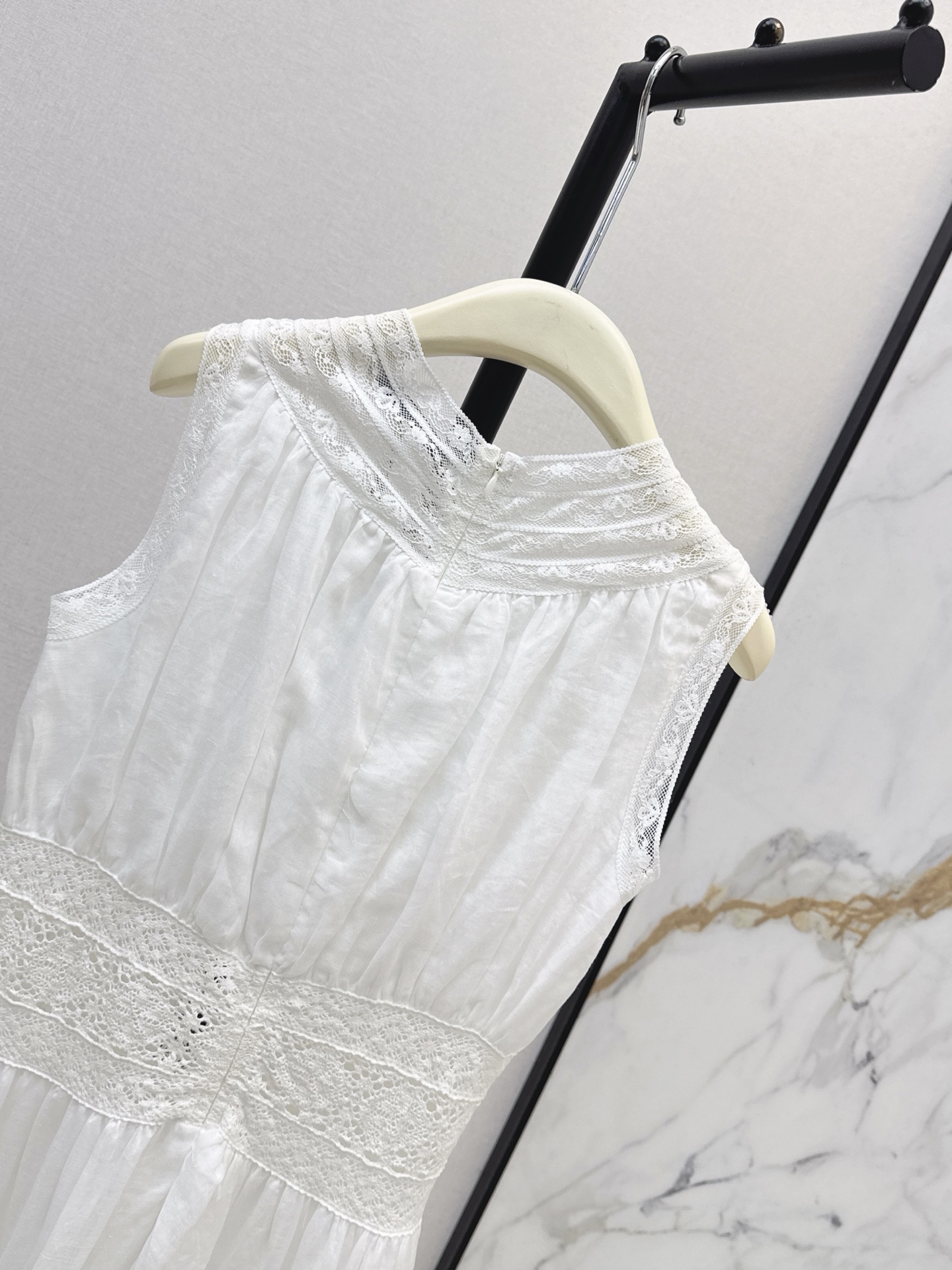 ES 26ss sleeveless lace trim dress