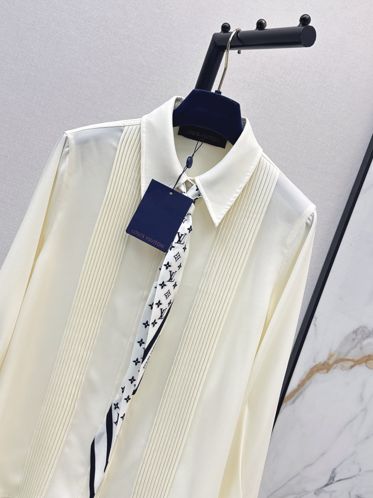 Loui 26fw scraf ribbon shirt