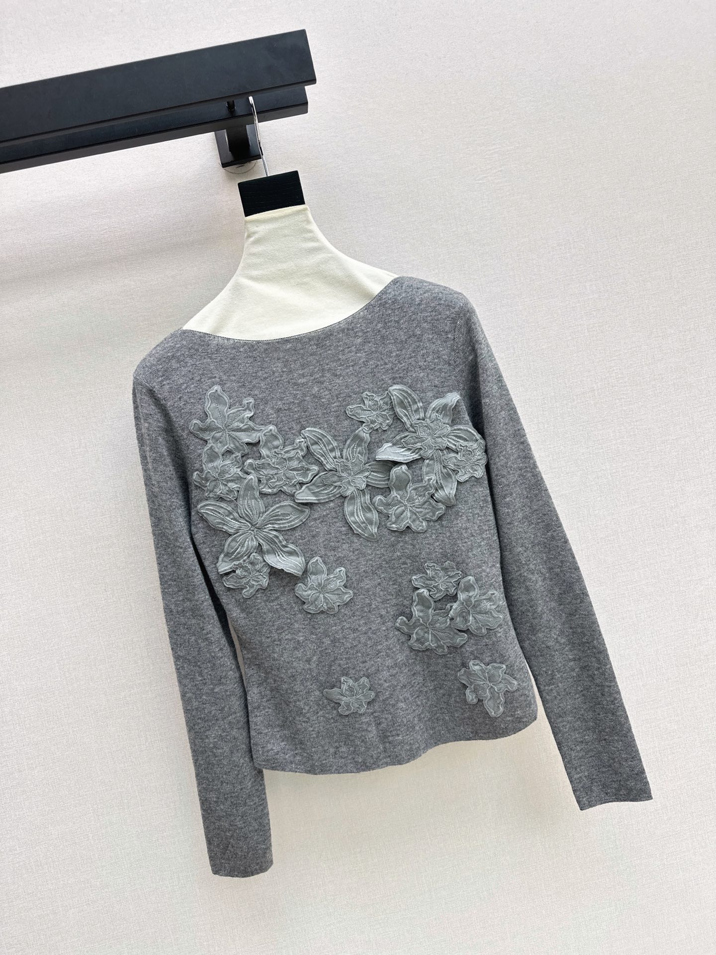 ES 26fw lace embroidery knit sweater