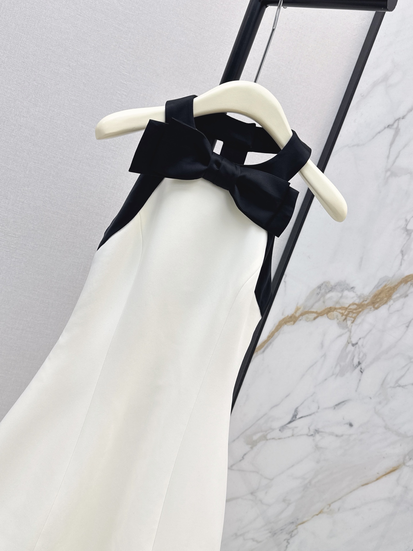 Valen 26fw halter neck dress
