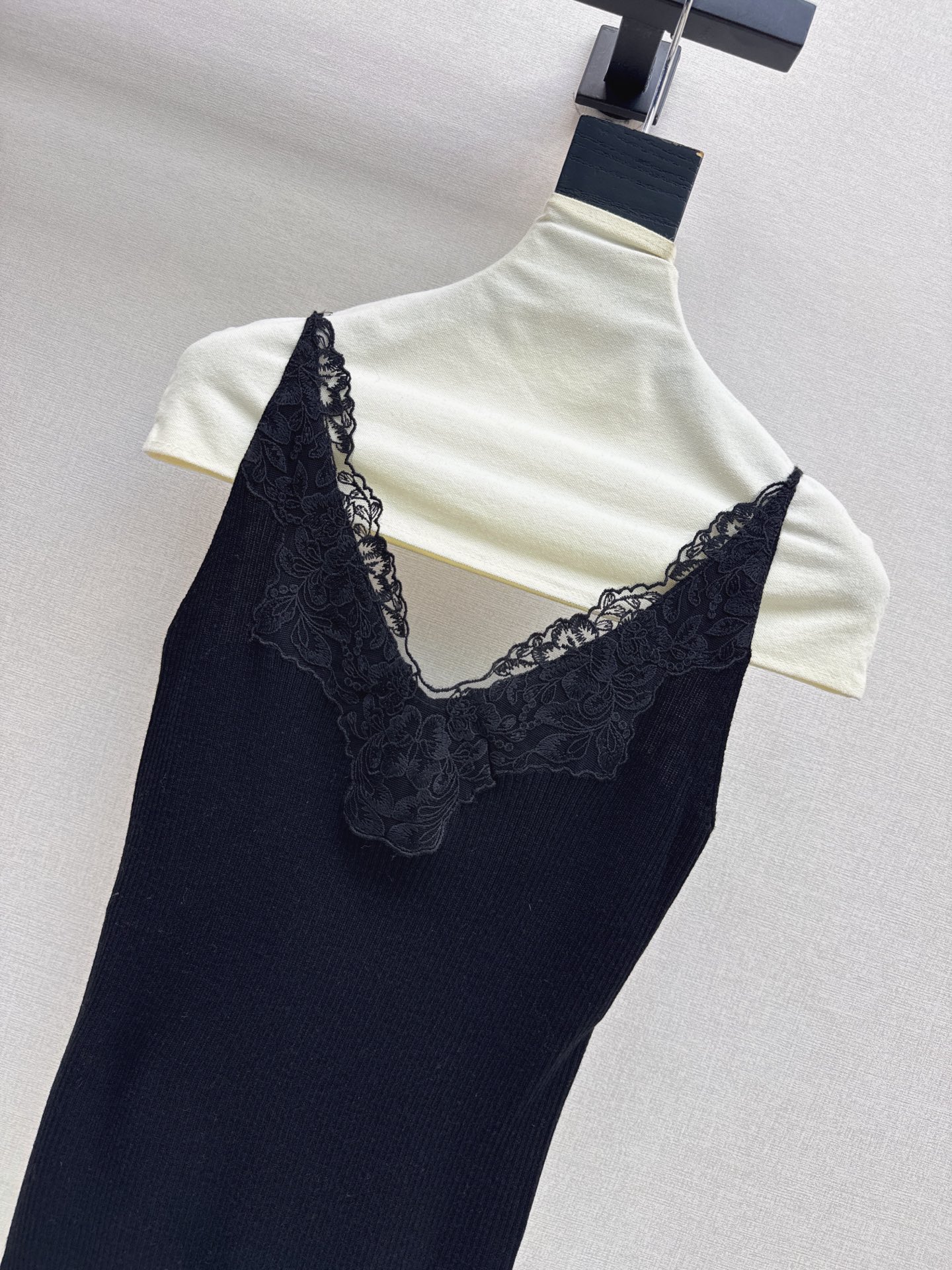 Sain 26fw lace camisole