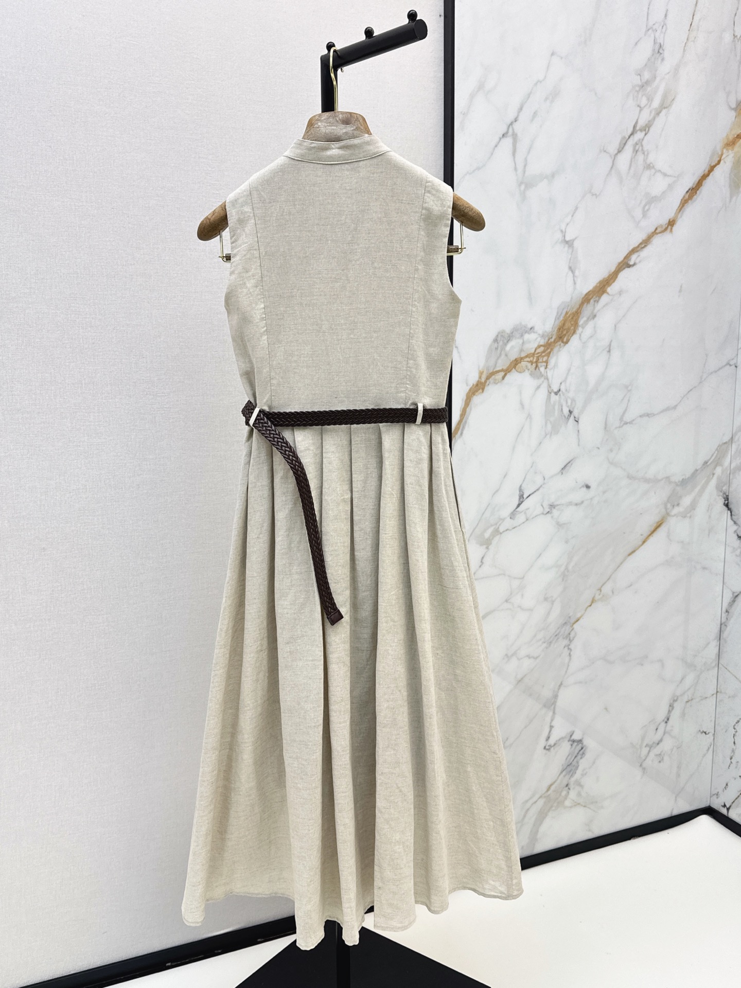 Brun 26ss sleeveless linen dress