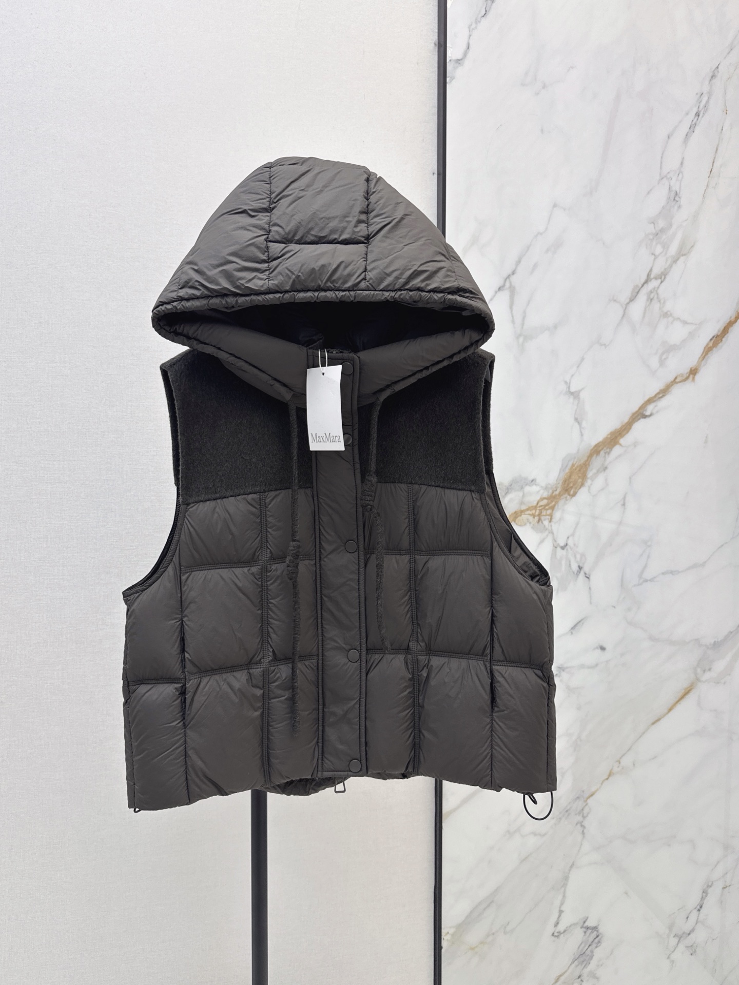 Max 26fw knit contract hooded down vest