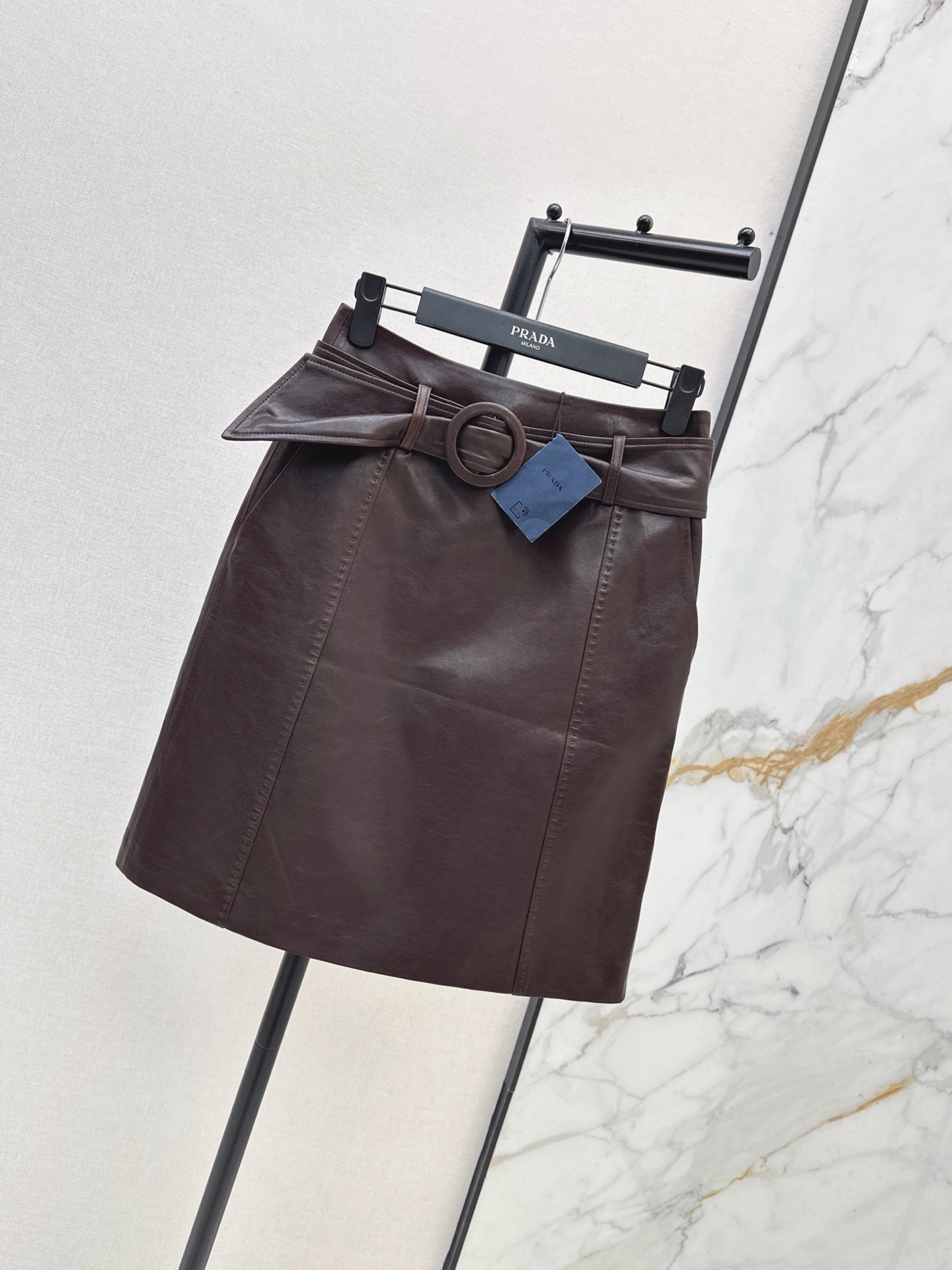 Pra 26fw leather belted skirt