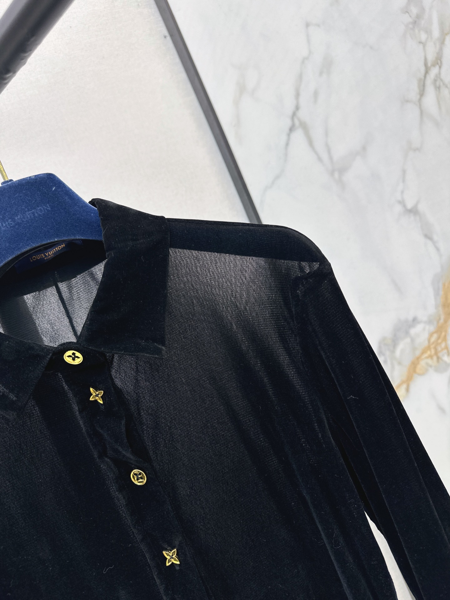 Loui 26fw velvet slim-fit top