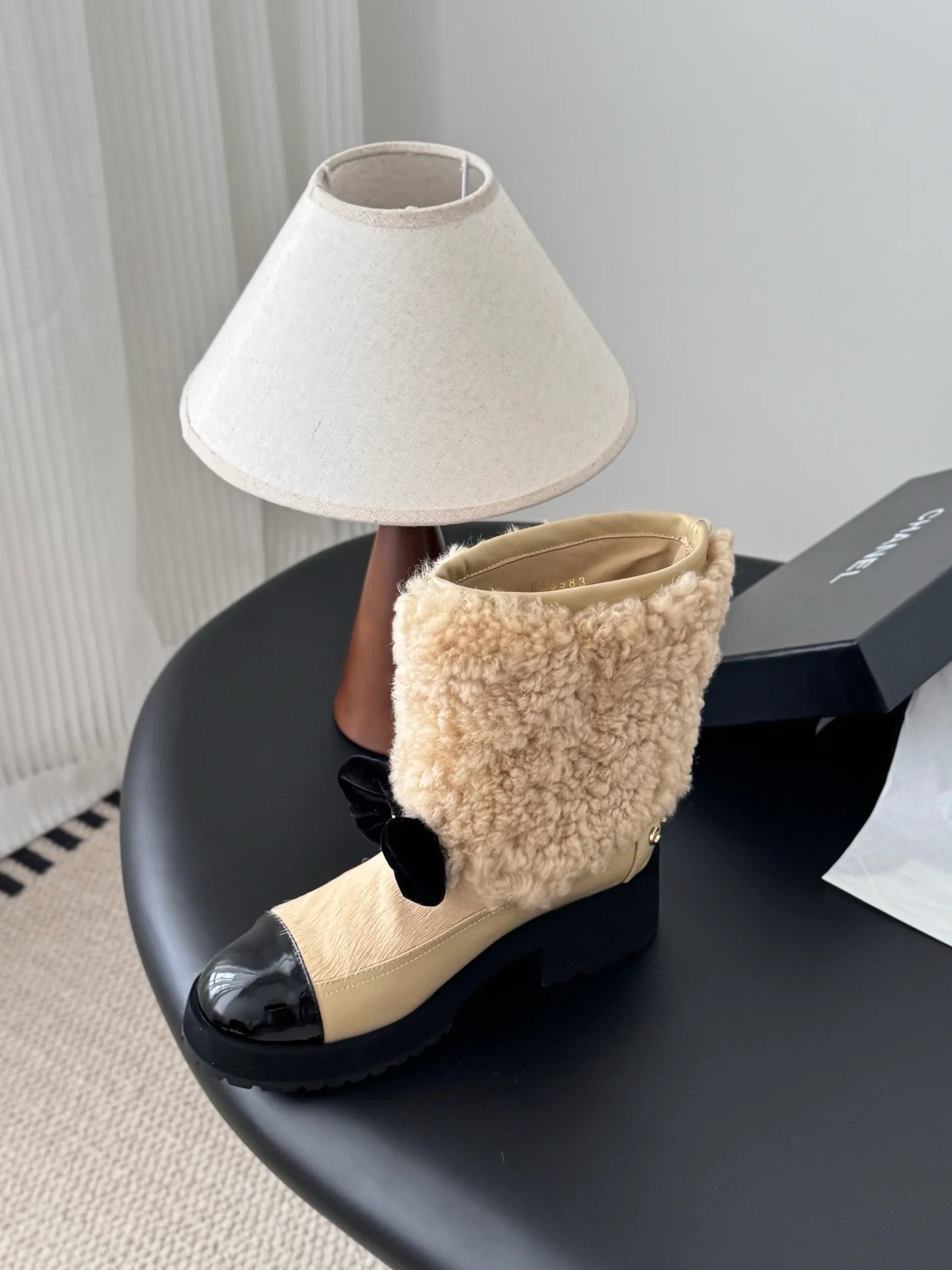 Chan 25fw plush boots with bow