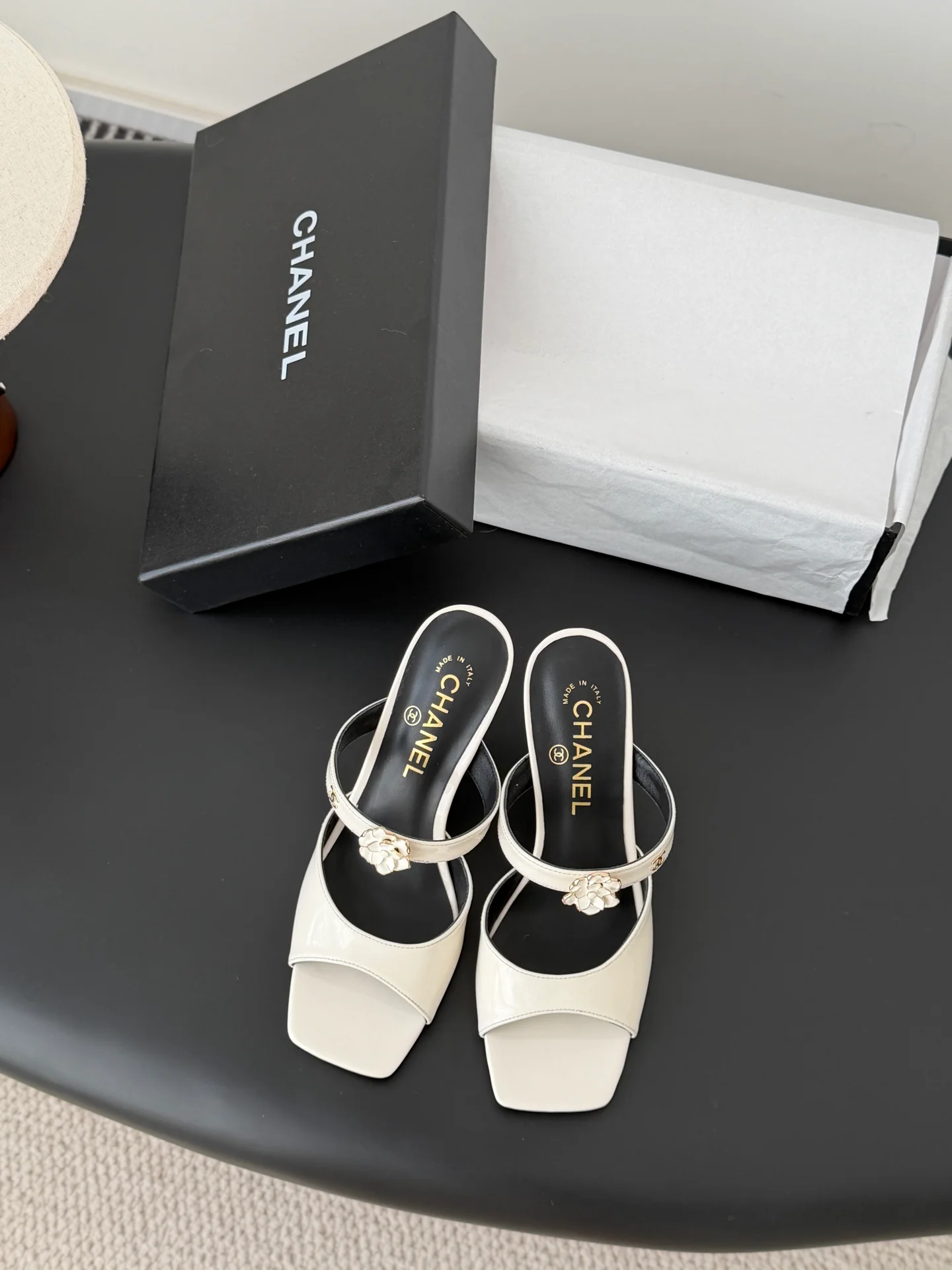 Chan 26ss camellia leather open-toe stiletto sandals