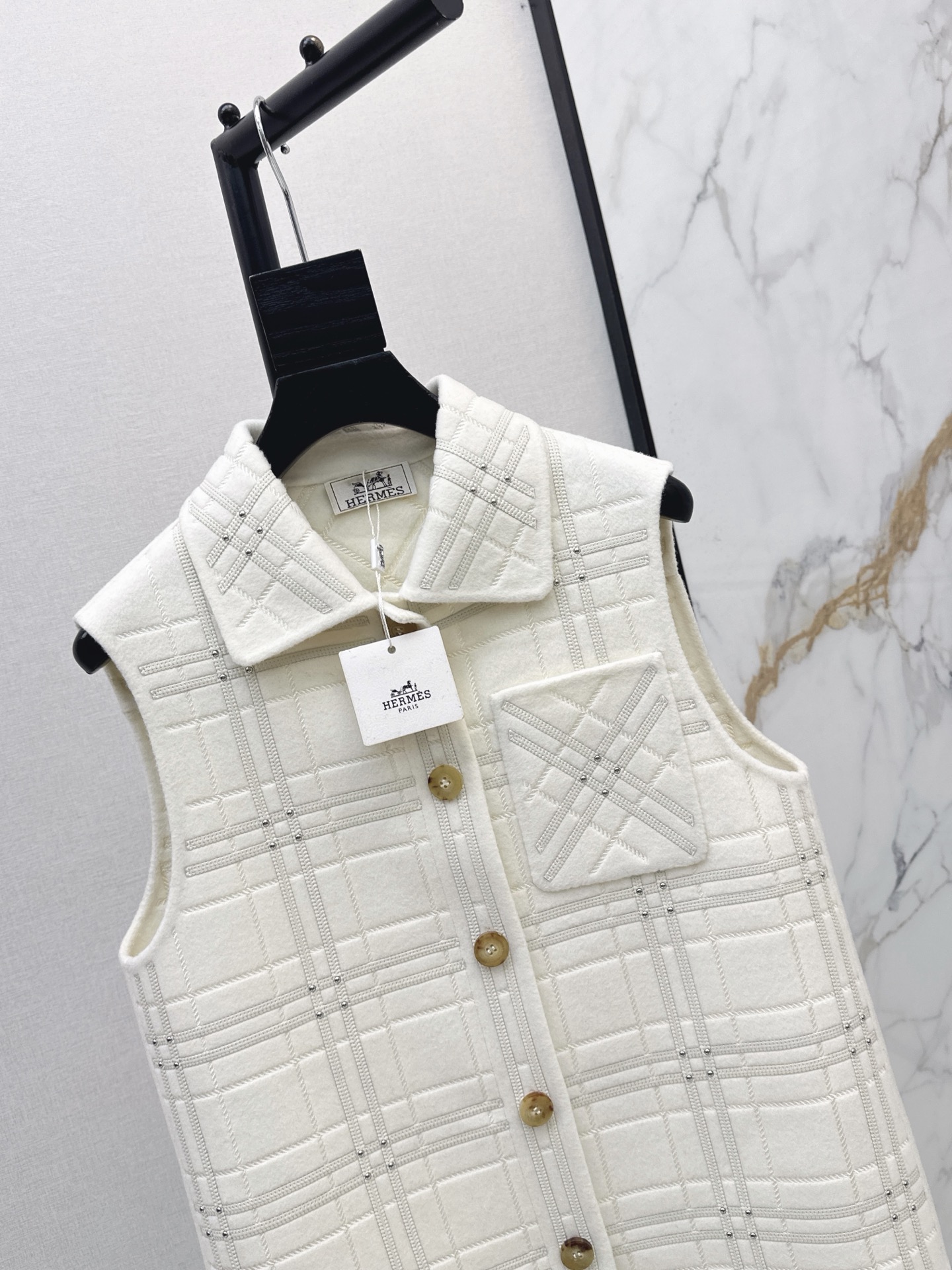 Her 26fw embroidery woole vest