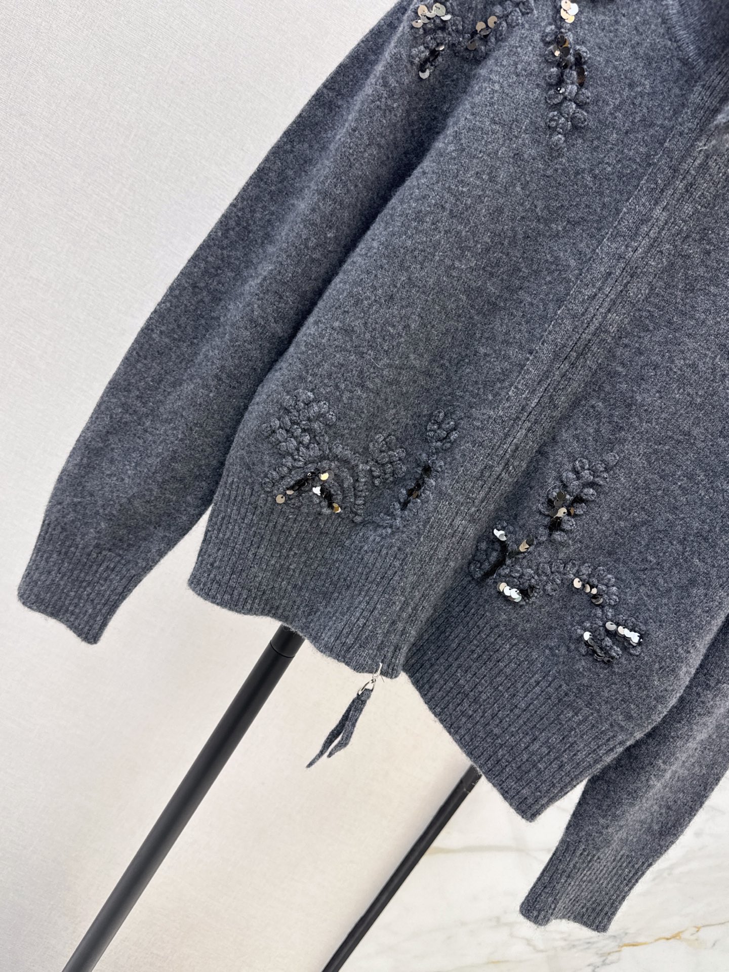 Brun 26fw embroidery zipper cardigan