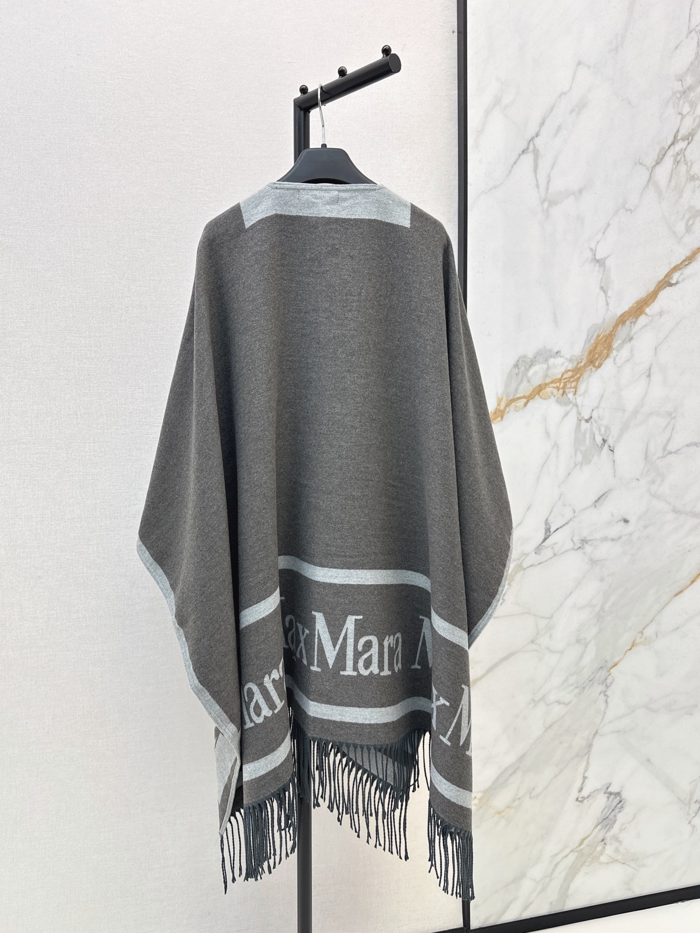Max 26fw jacquard shawls