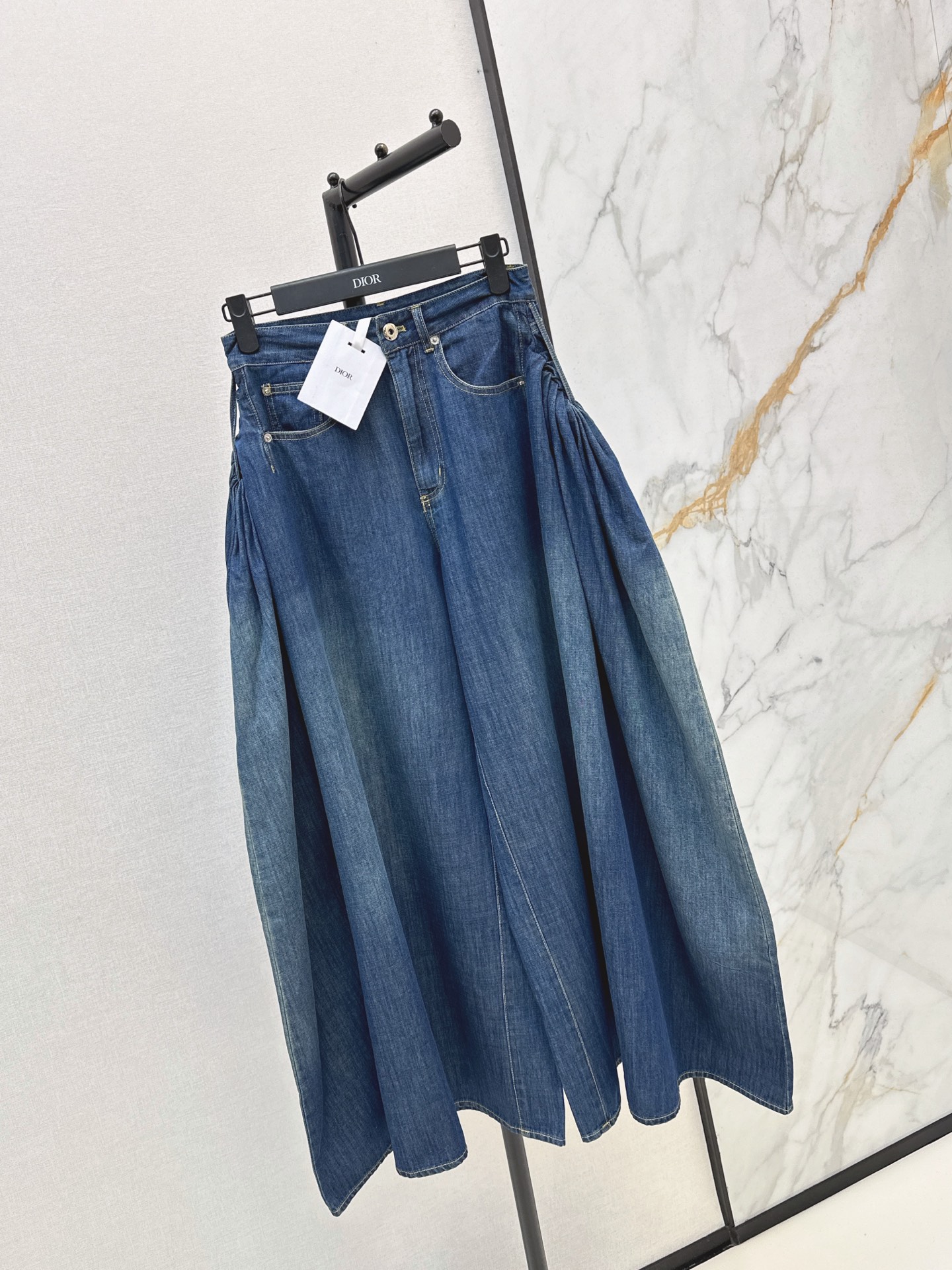 CD 26FW Side-Pleated Wide-Leg Jeans