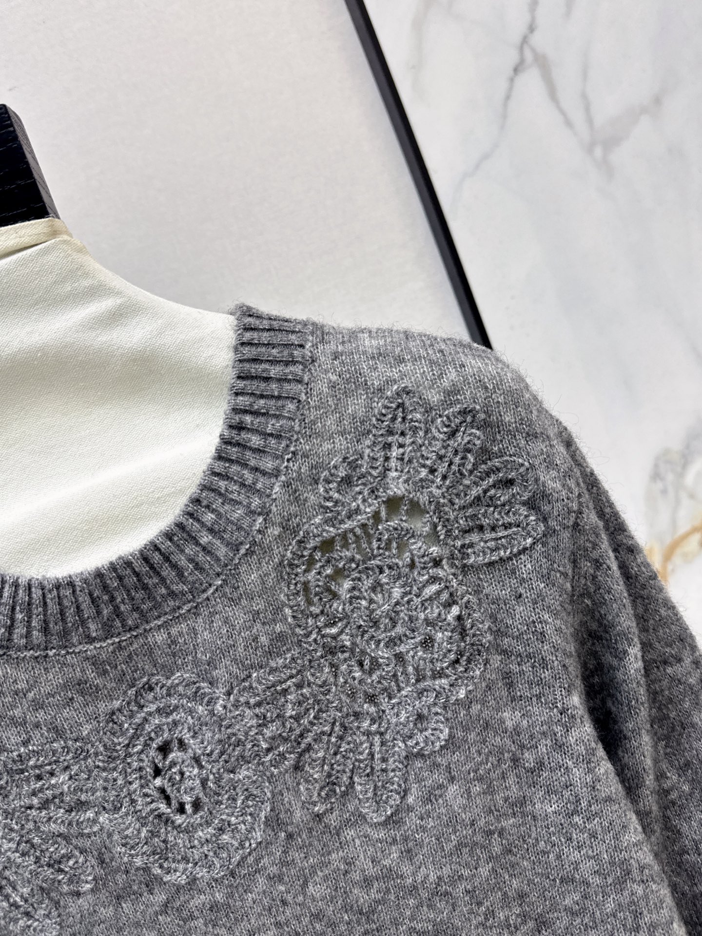 Brun 26fw hollow contract knit sweater