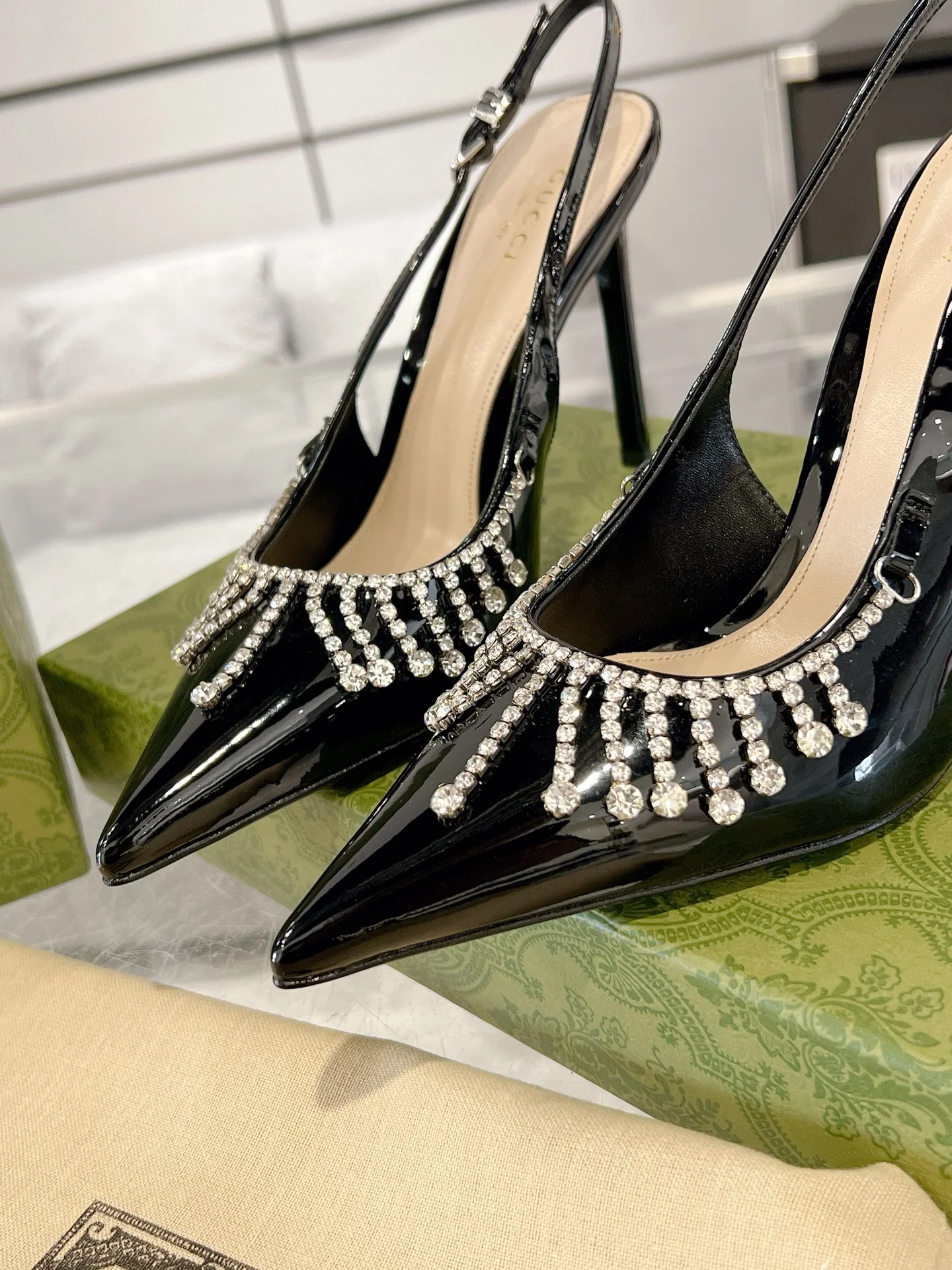 Gucc 25fw rhinestones slingback heels