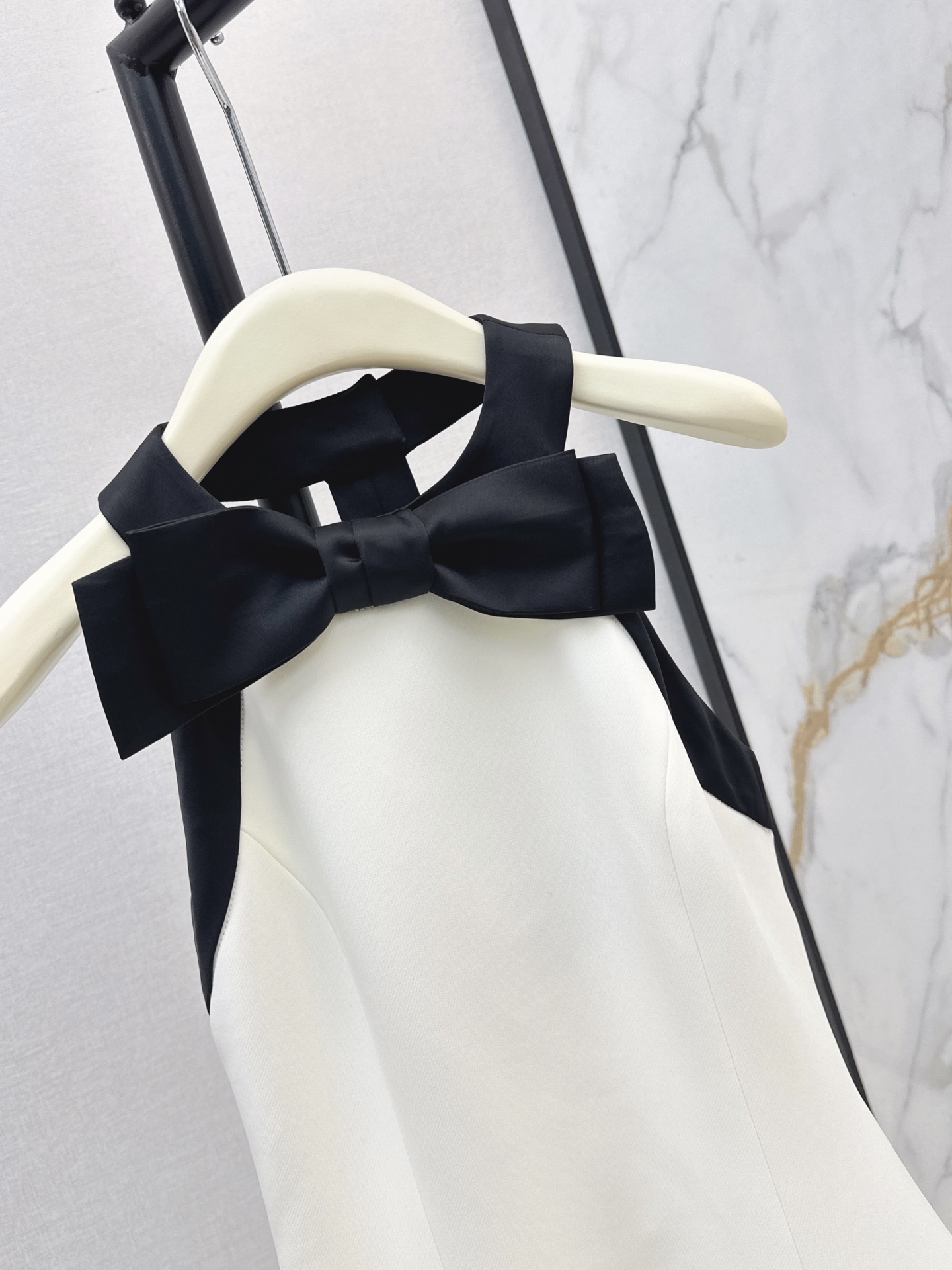Valen 26fw halter neck dress