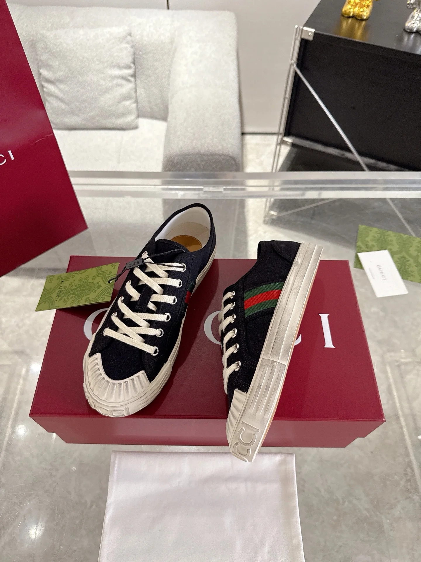 Guc sneakers