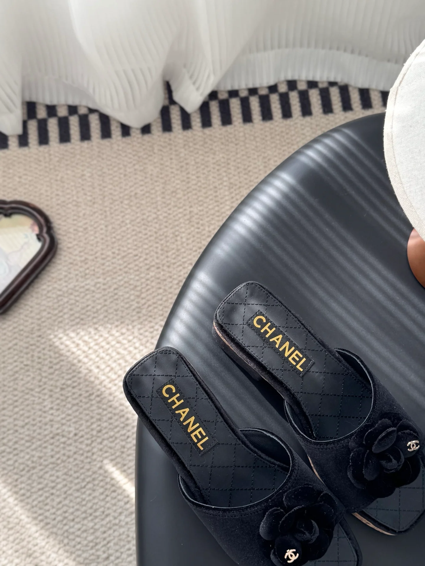 Chan 26ss camellia sides sandals