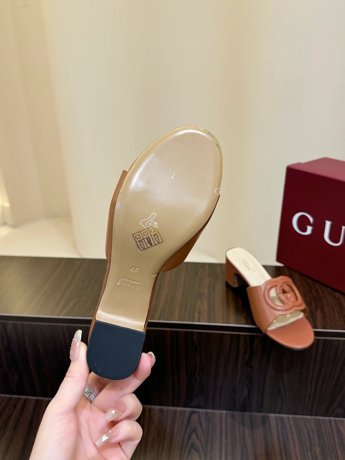 Gucc 25fw slide sandals