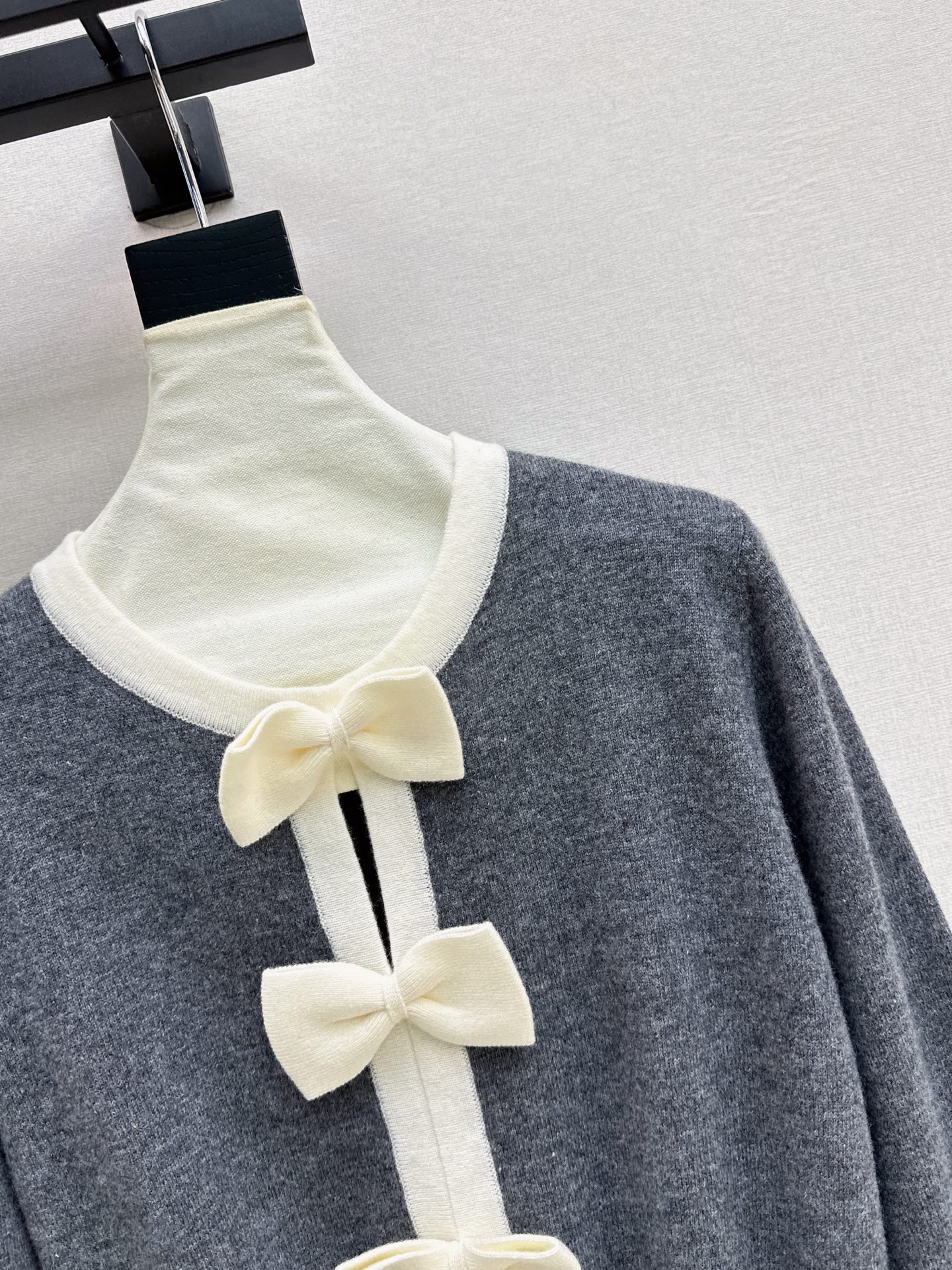 Chan 26fw 3d bow sweater