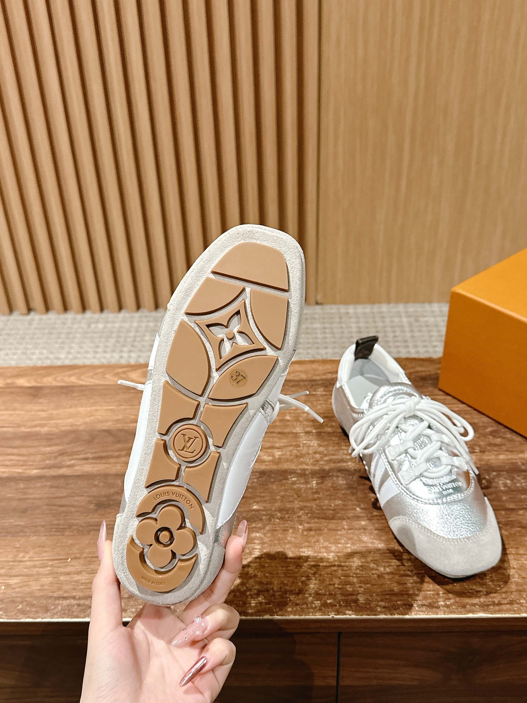 Loui 25fw sneaker