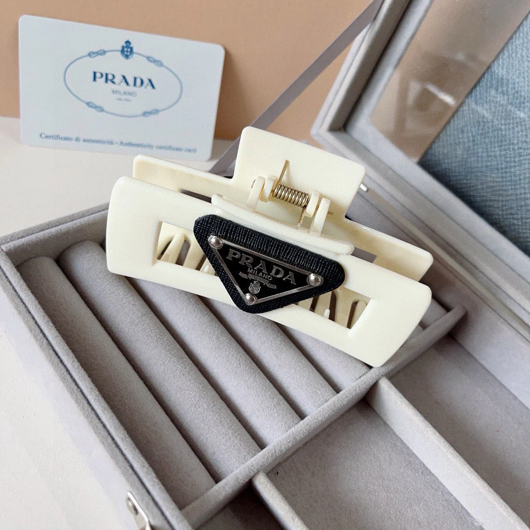 P hair clips