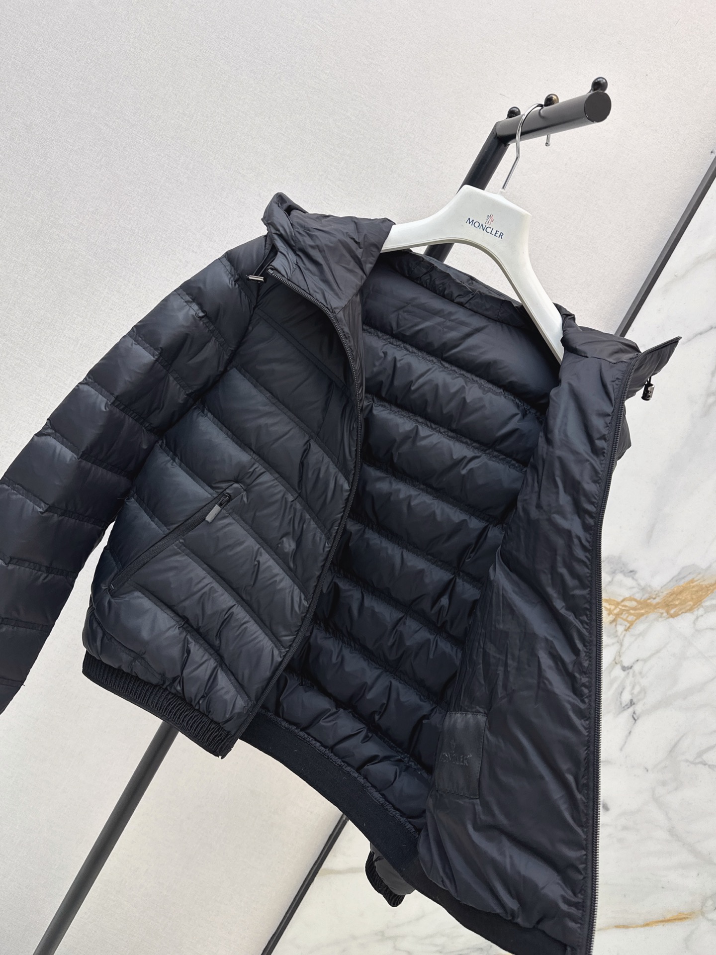 Monc 26fw cropped hooded down jacket