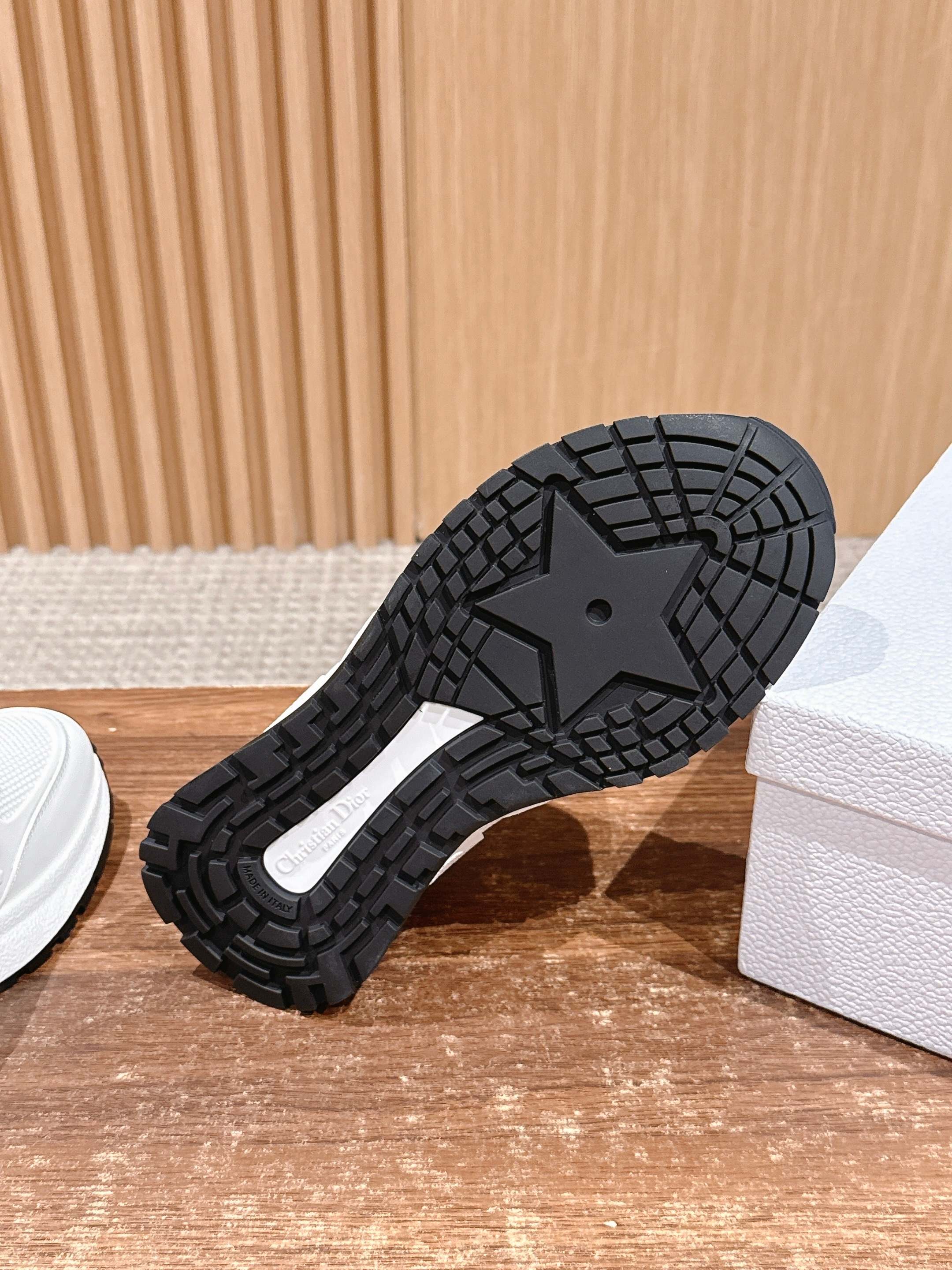 CD 25fw sneaker