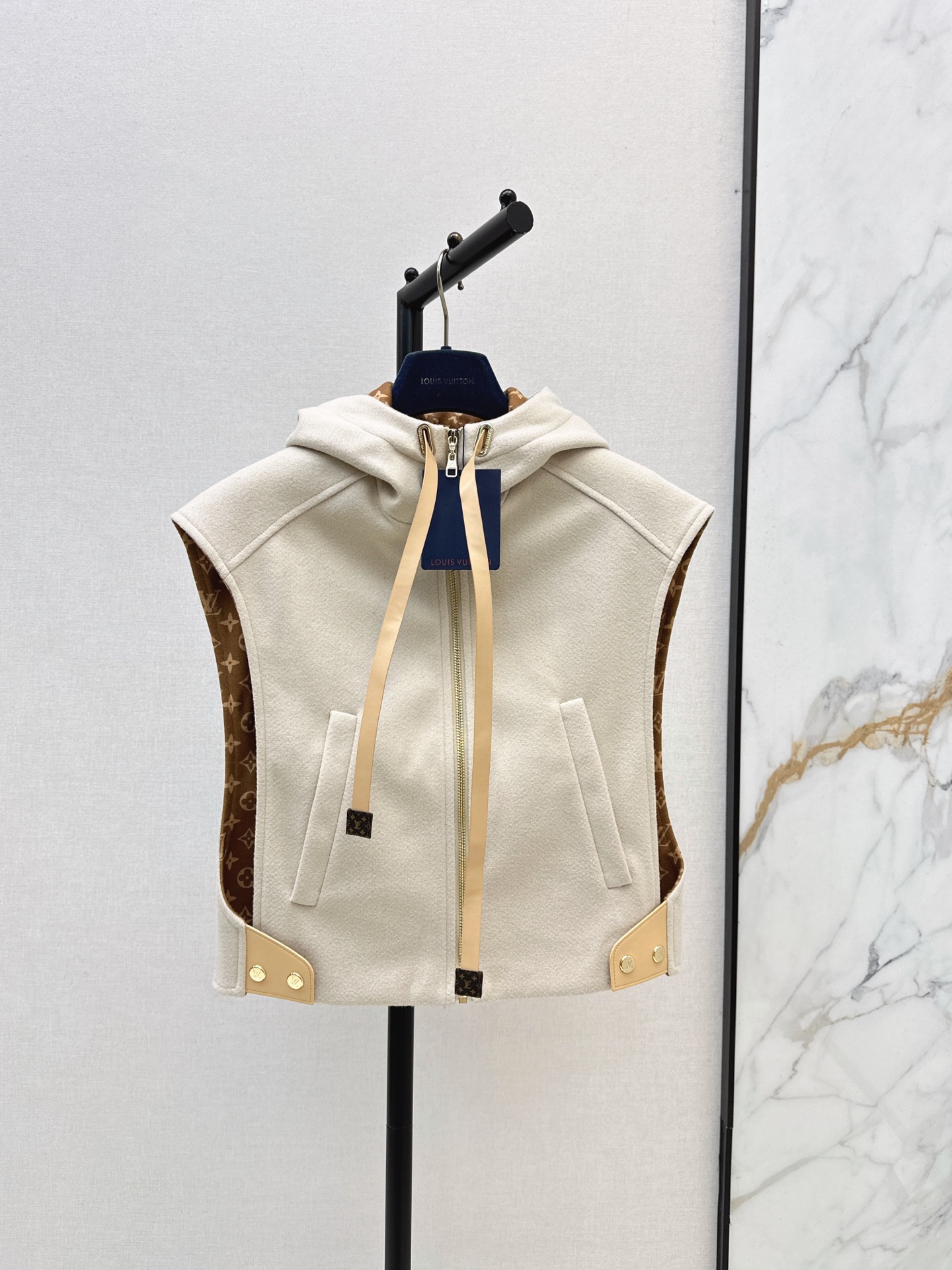 Loui 26fw hooded vest jacket