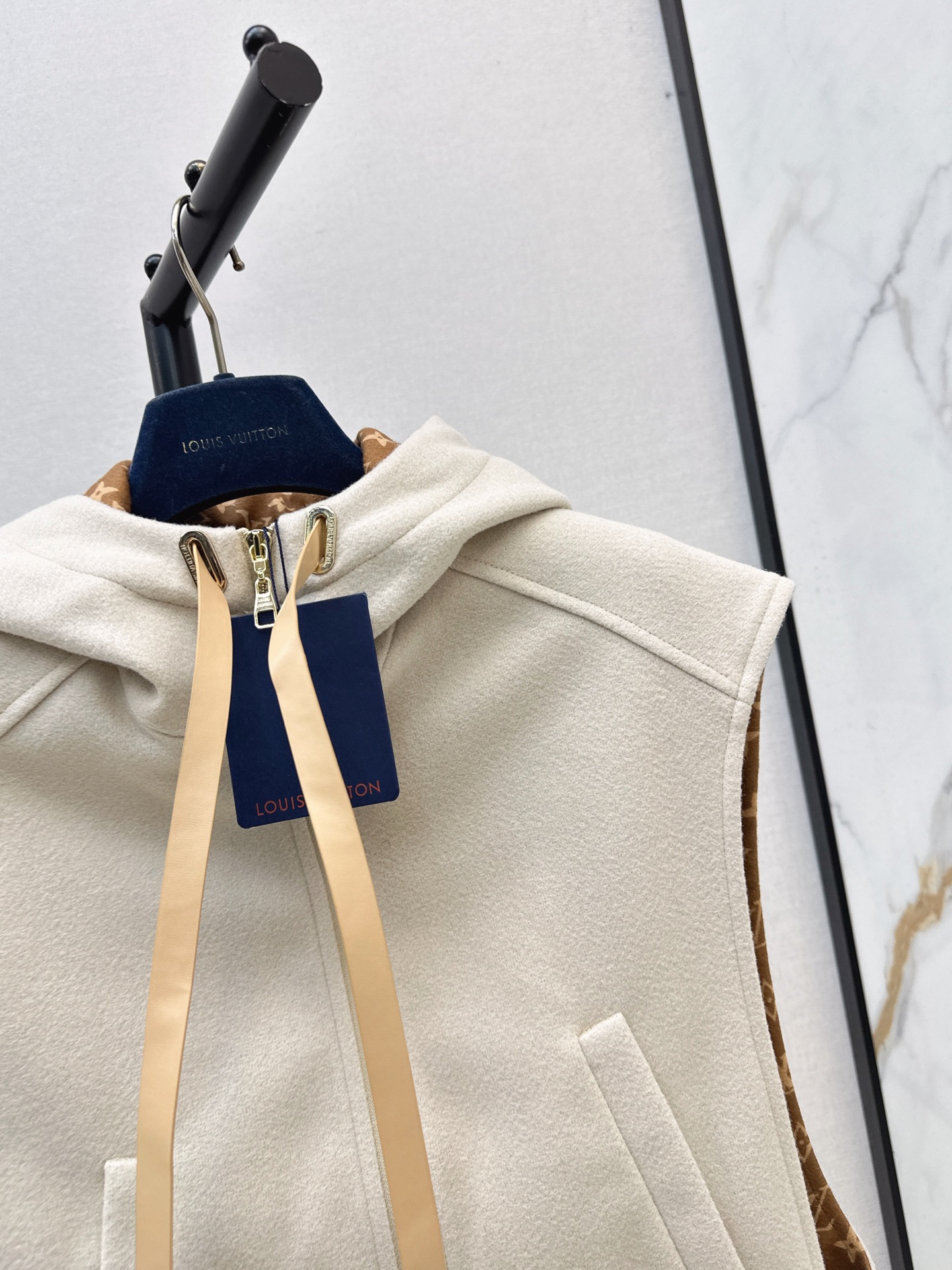 Loui 26fw hooded vest jacket