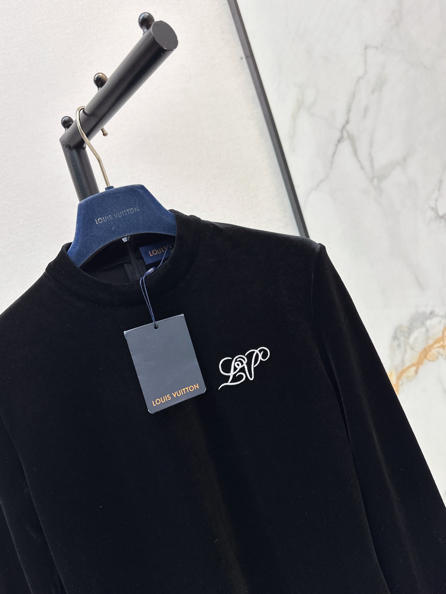 Loui 26fw velvet basic tee