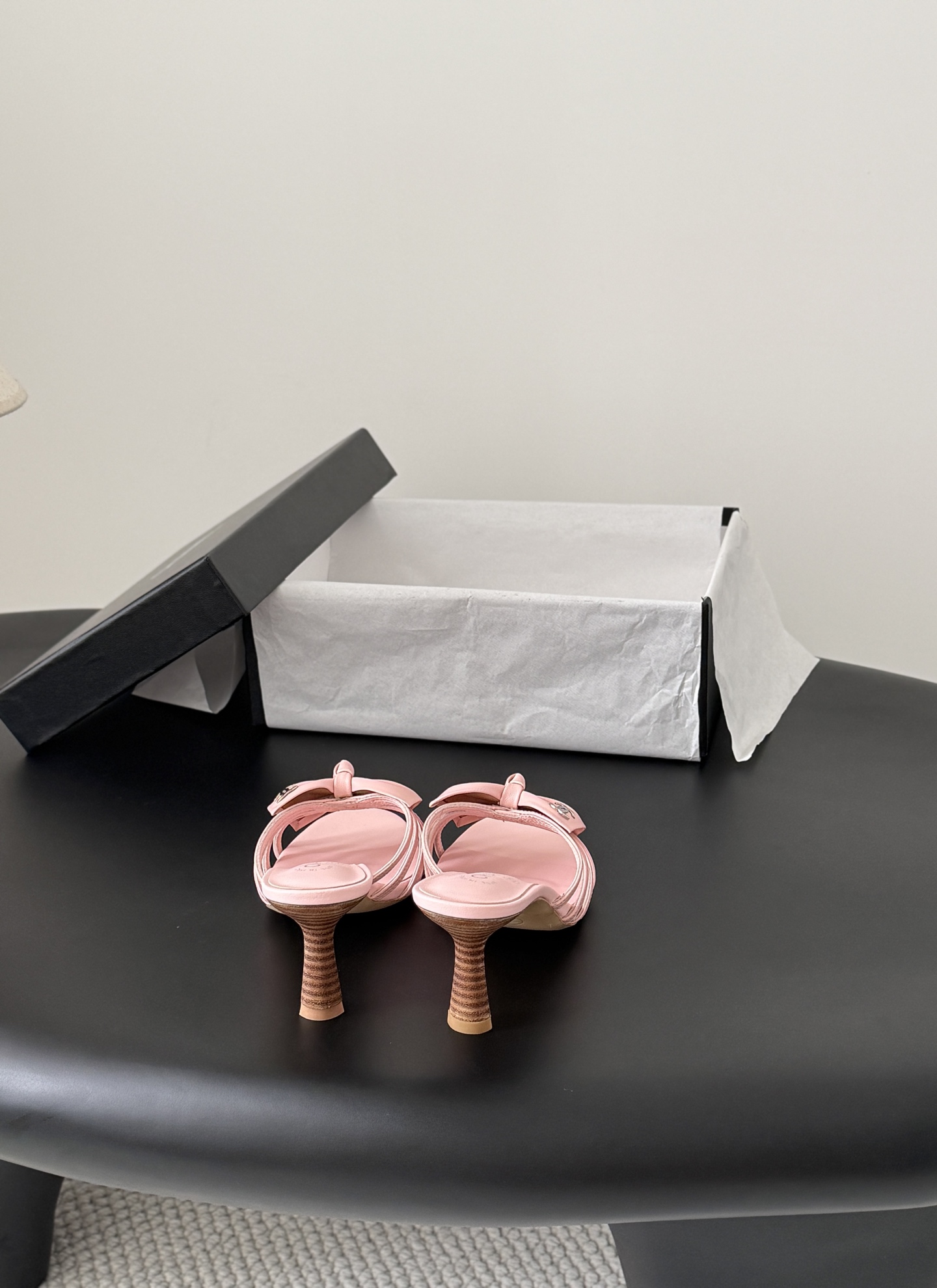 Chan 26K bow kitten slides