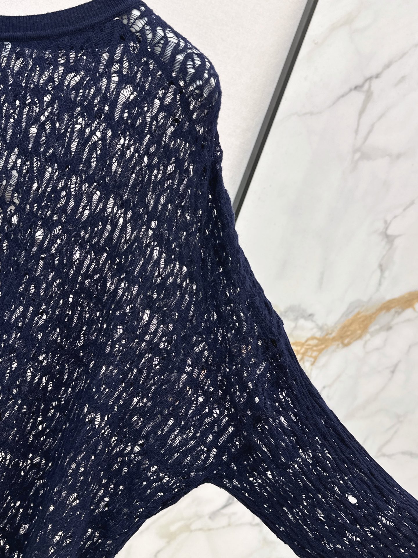 Loe 26fw hollow knit top