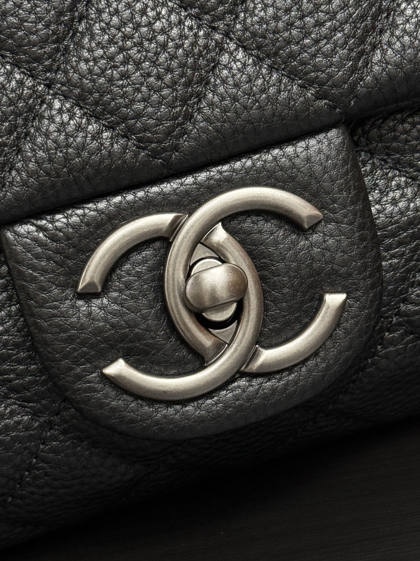 Chan 26fw airline bag