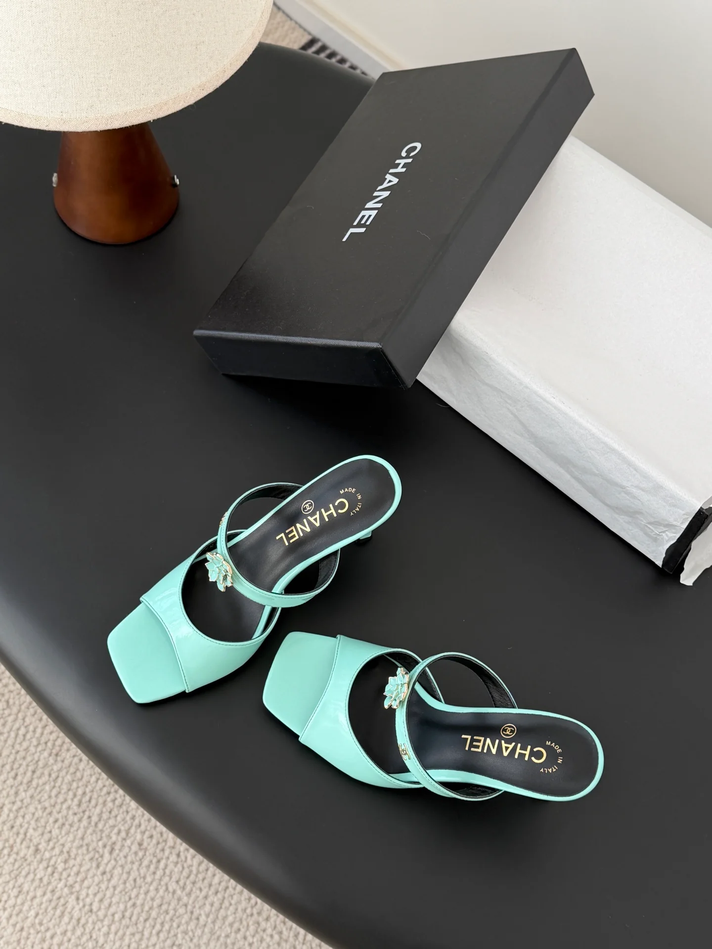 Chan 26ss camellia leather open-toe stiletto sandals