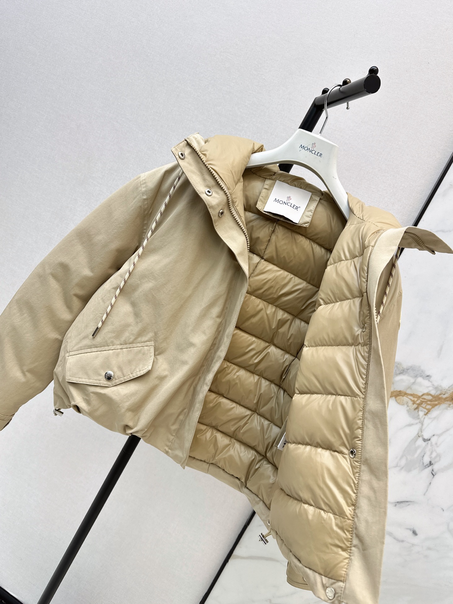 Monc 26fw hooded cropped down jacket