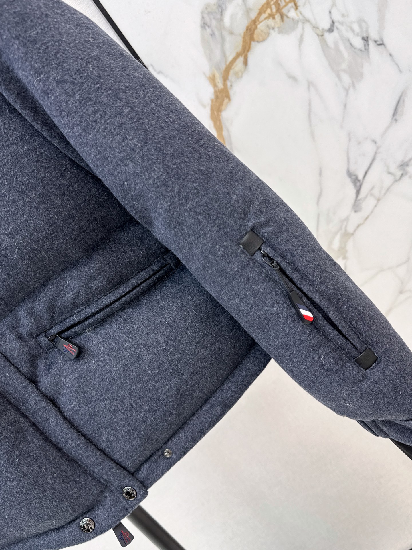 Monc 26fw detachable sleeve down jacket