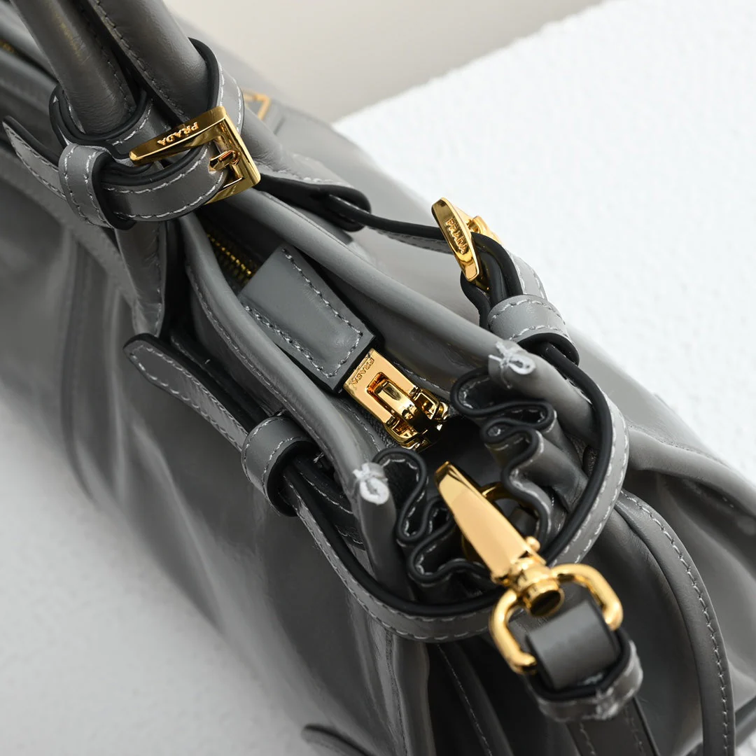 PD LuxSoft Medium leather handbag