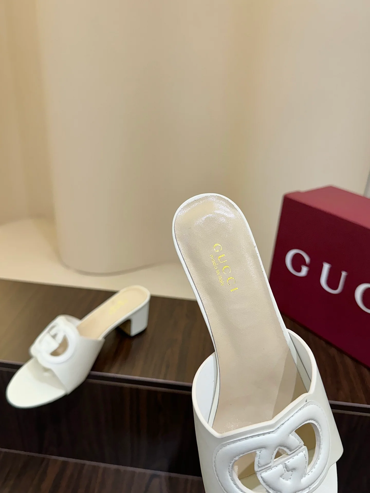 Gucc 25fw slide sandals