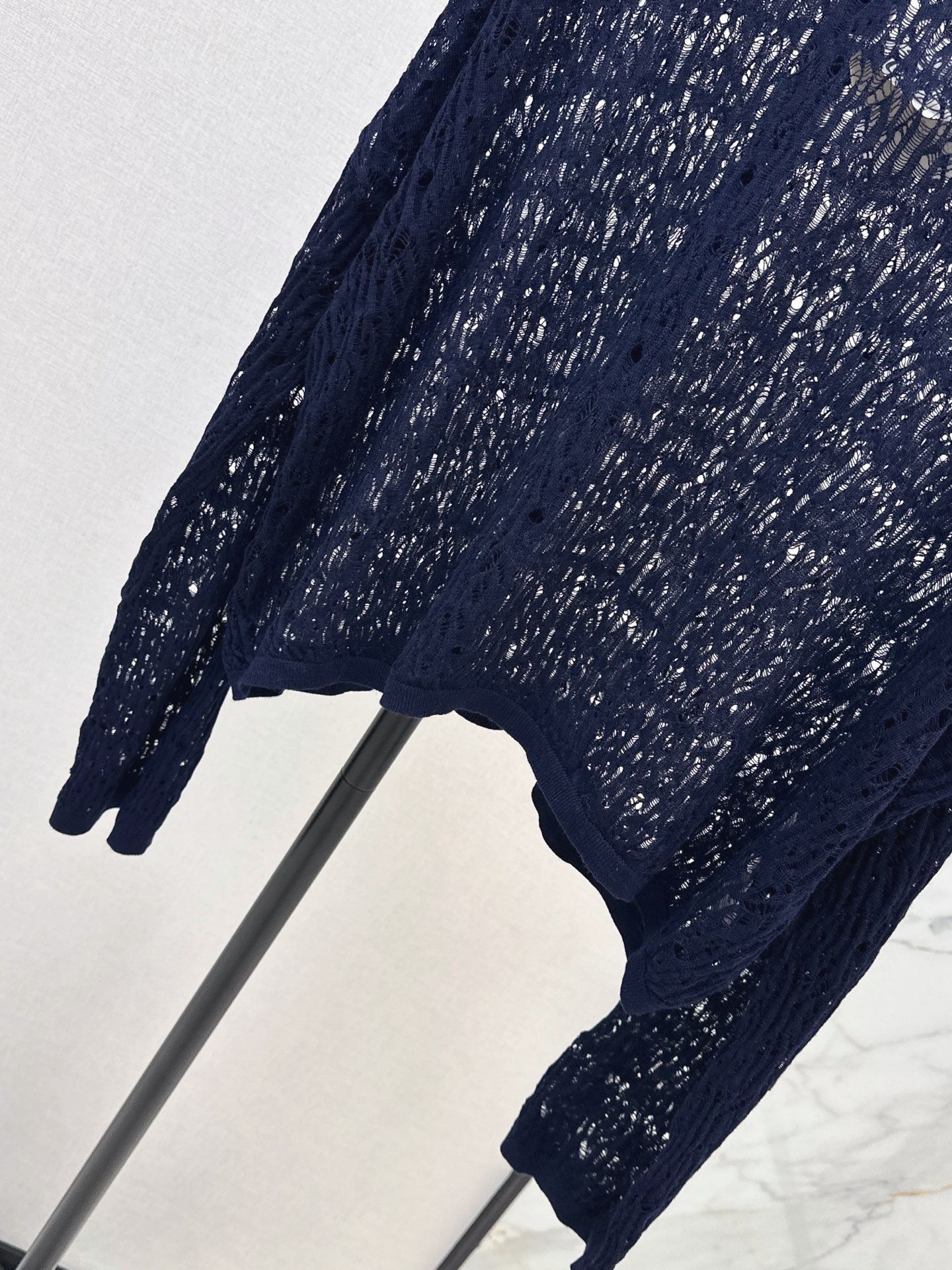 Loe 26fw hollow knit top