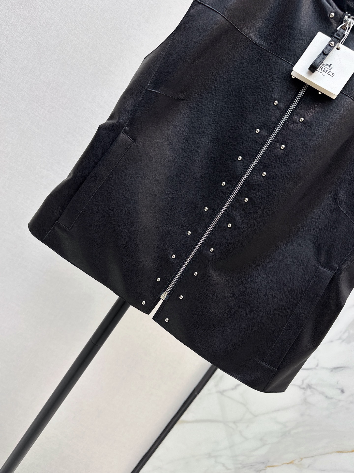 Her 26fw leather vest jacket