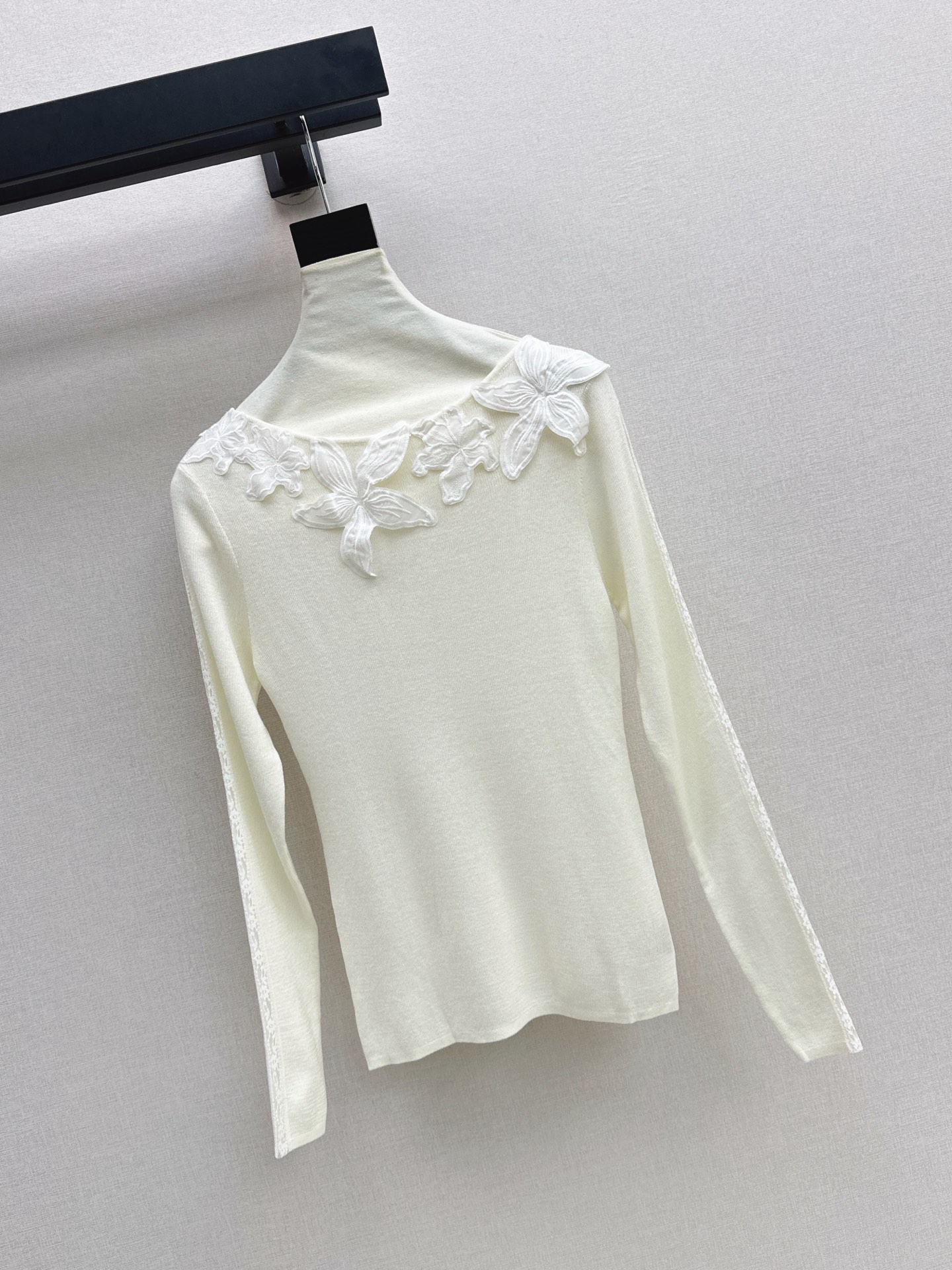 ES 26fw lace embroidery knit basic tee